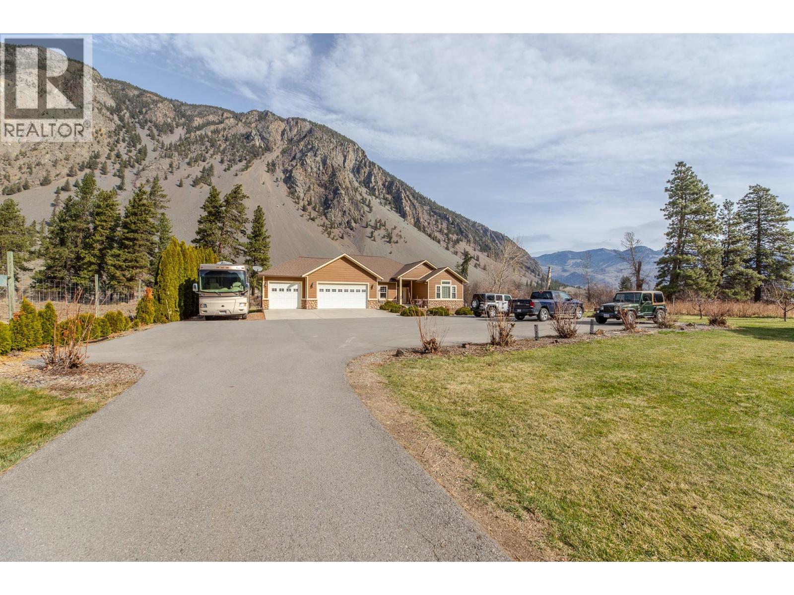 3210 / 3208 Cory Road, Keremeos, British Columbia  V0H 1N0 - Photo 2 - 10339386