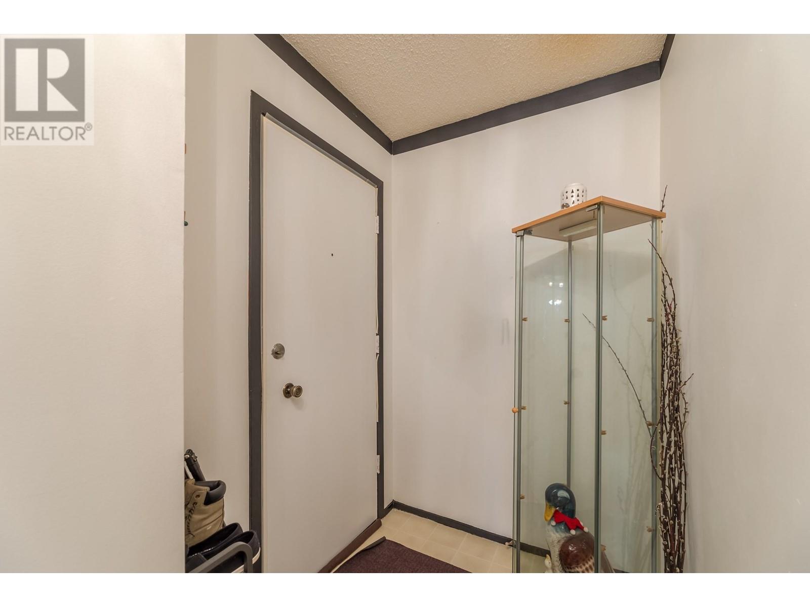 803 Fairview Road Unit# 205, Penticton, British Columbia  V2A 5Y7 - Photo 6 - 10340247
