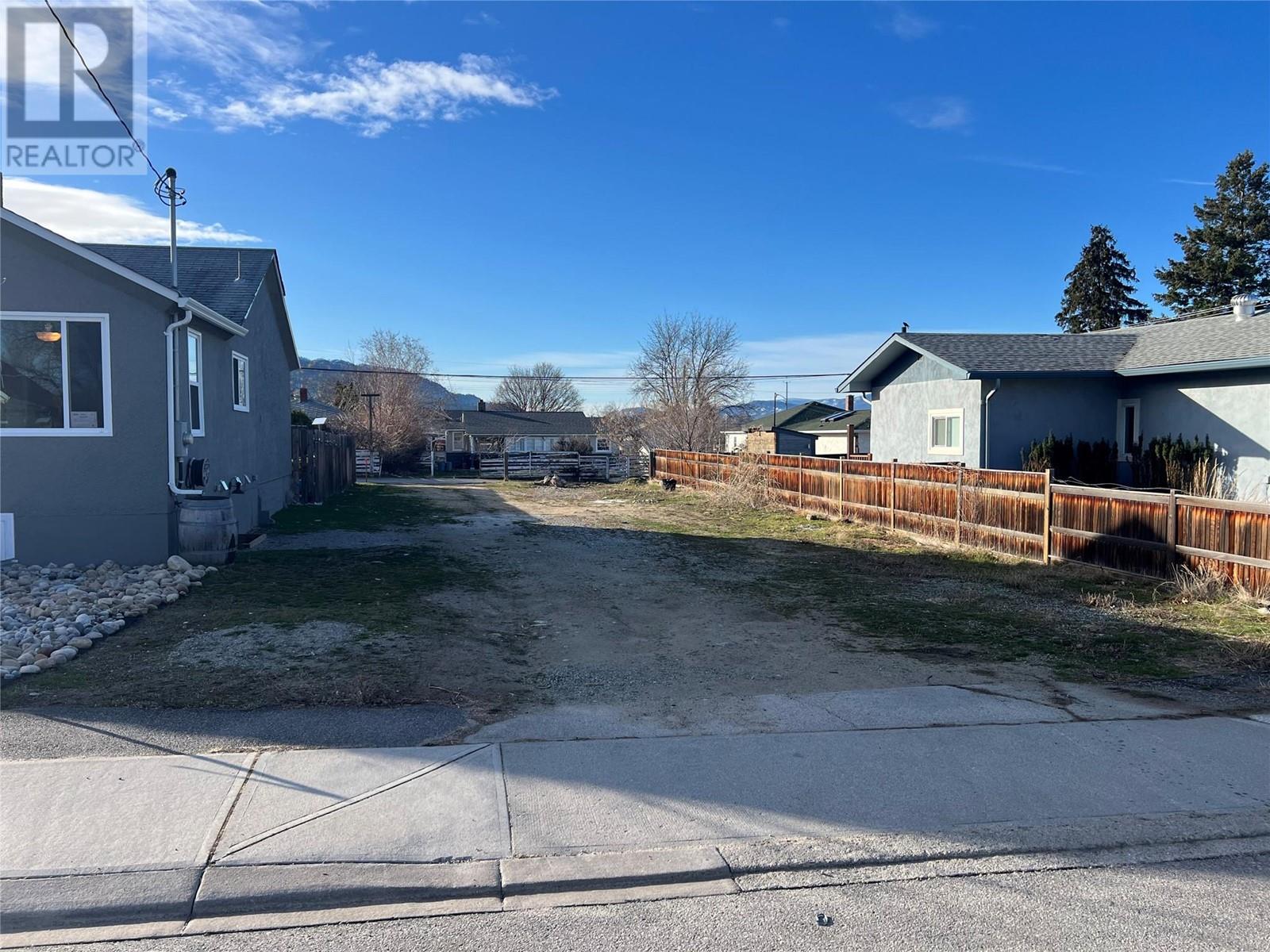 424 Bennett Avenue, Penticton, British Columbia  V2A 2P6 - Photo 1 - 10338553