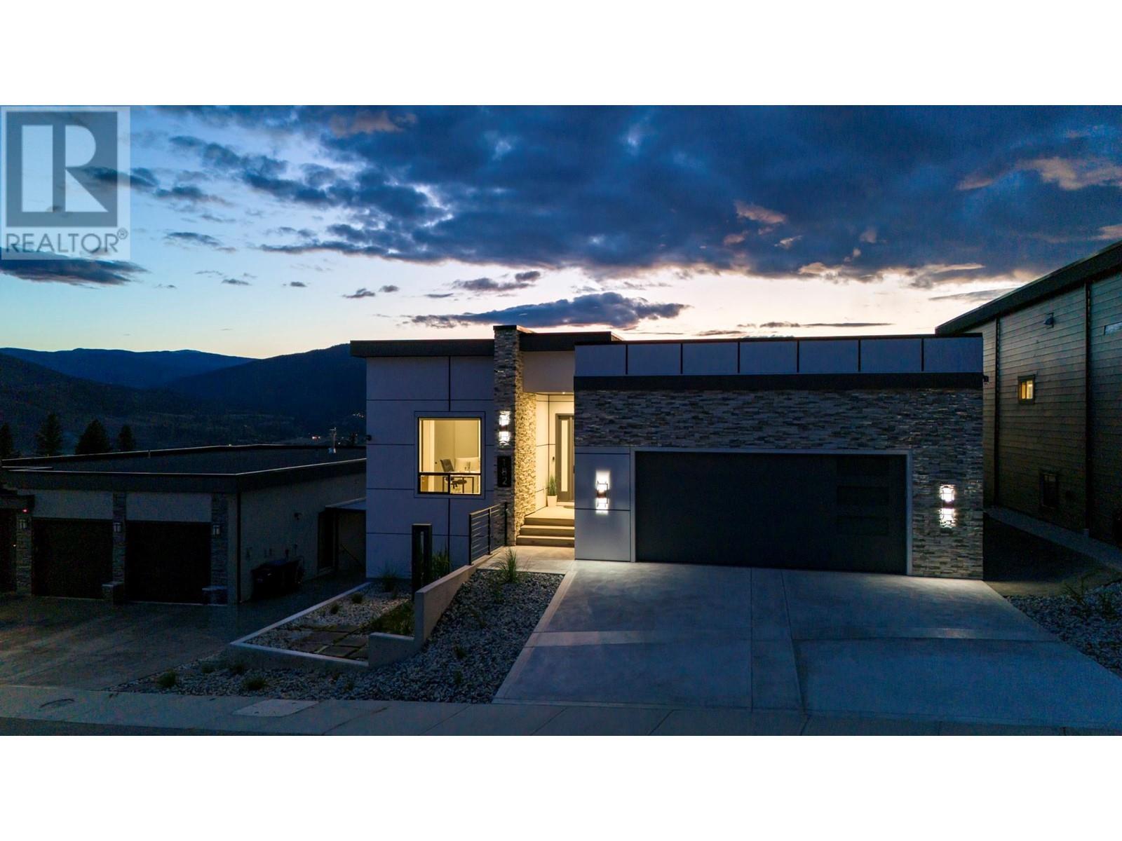 182 Avery Place, Penticton, British Columbia  V2A 0B4 - Photo 2 - 10340514