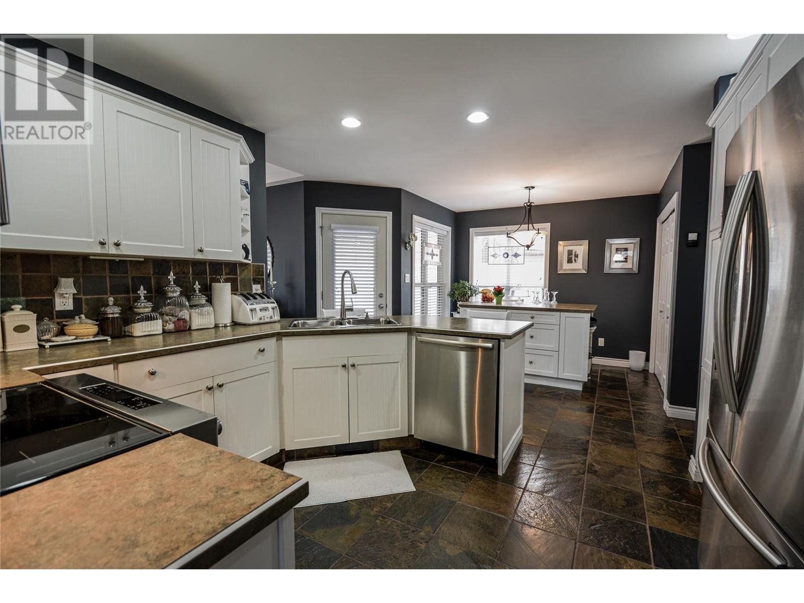 2852 Juniper Drive, Penticton, British Columbia  V2A 9B4 - Photo 13 - 10340490