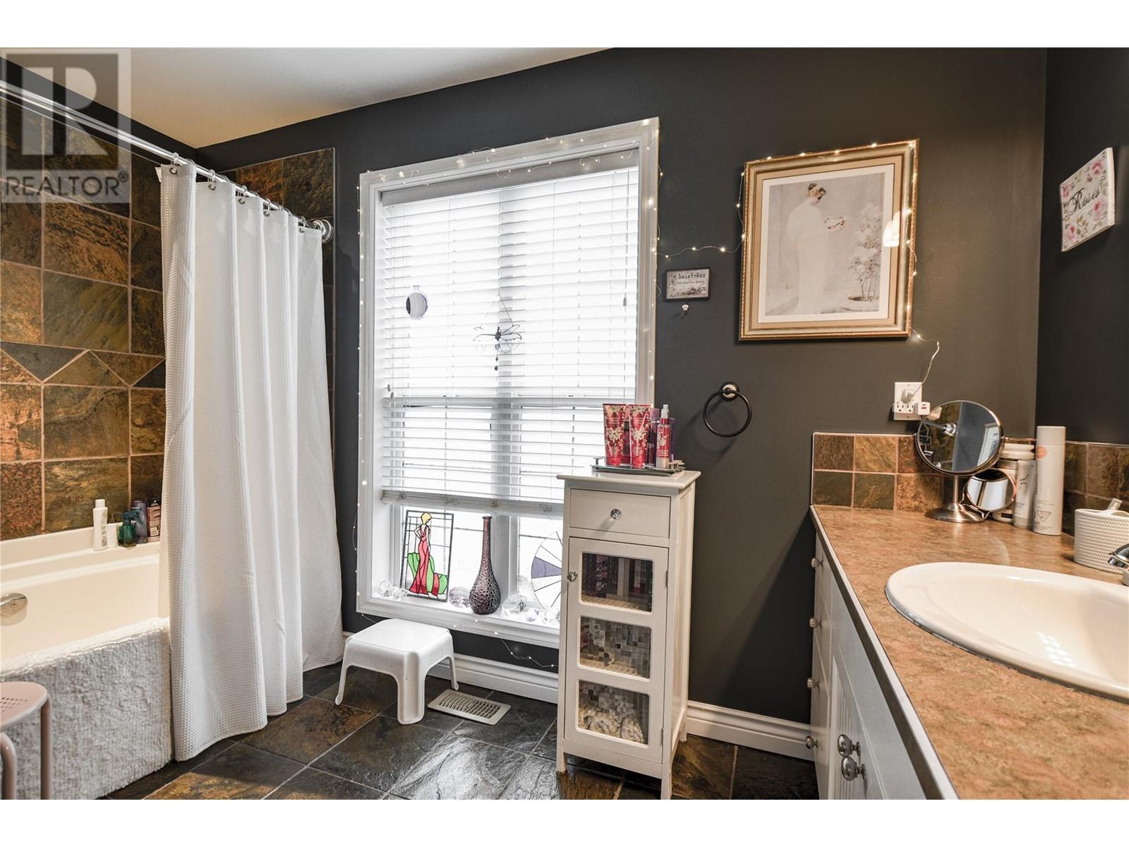 2852 Juniper Drive, Penticton, British Columbia  V2A 9B4 - Photo 22 - 10340490