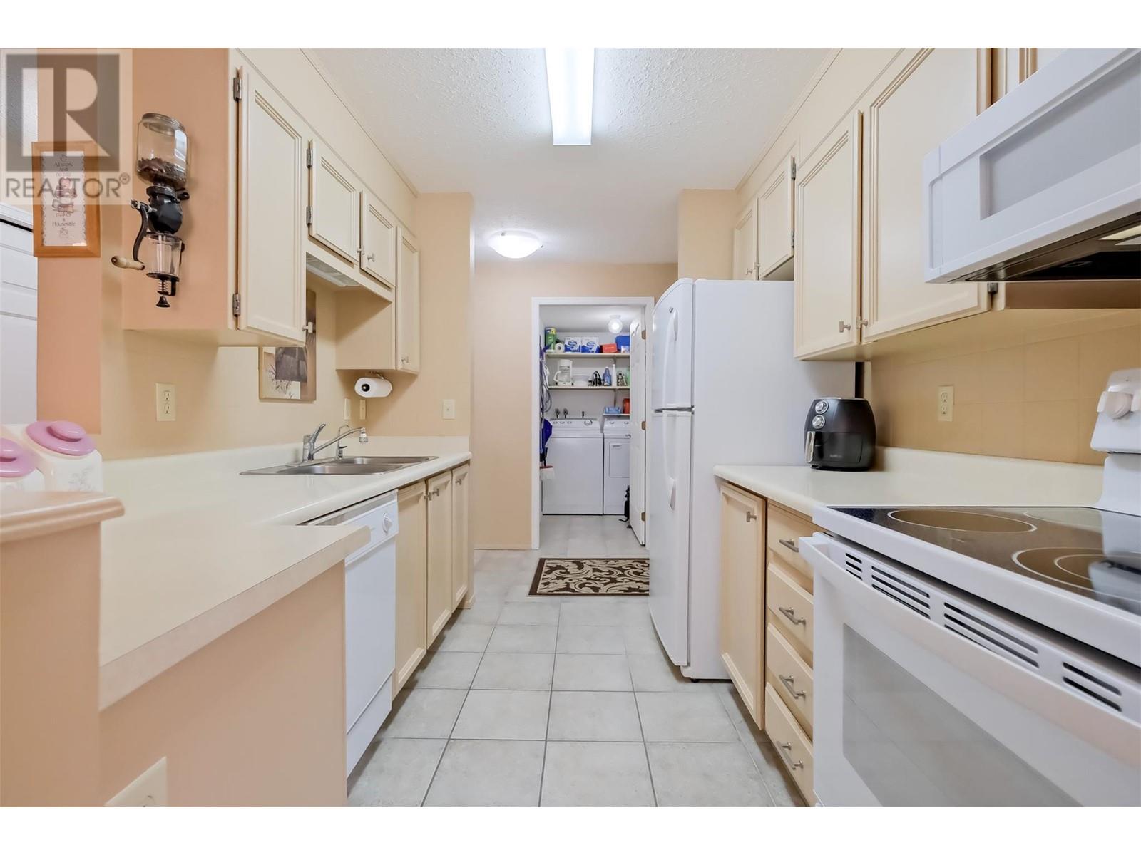 740 Winnipeg Street Unit# 205, Penticton, British Columbia  V2A 5N3 - Photo 2 - 10340522