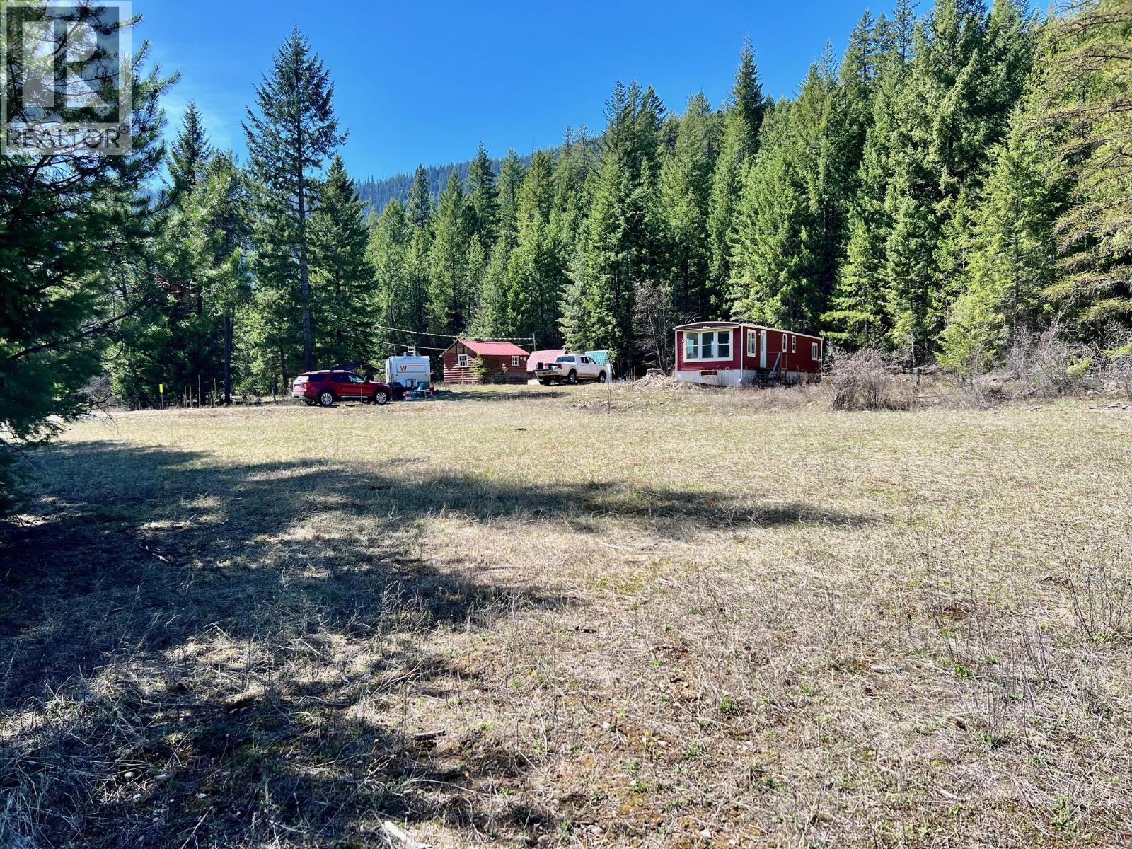 6914 95 Highway, Kingsgate, British Columbia  V0B 1V1 - Photo 1 - 10340397