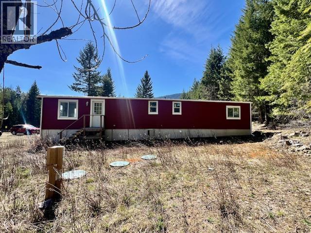 6914 95 Highway, Kingsgate, British Columbia  V0B 1V1 - Photo 5 - 10340397