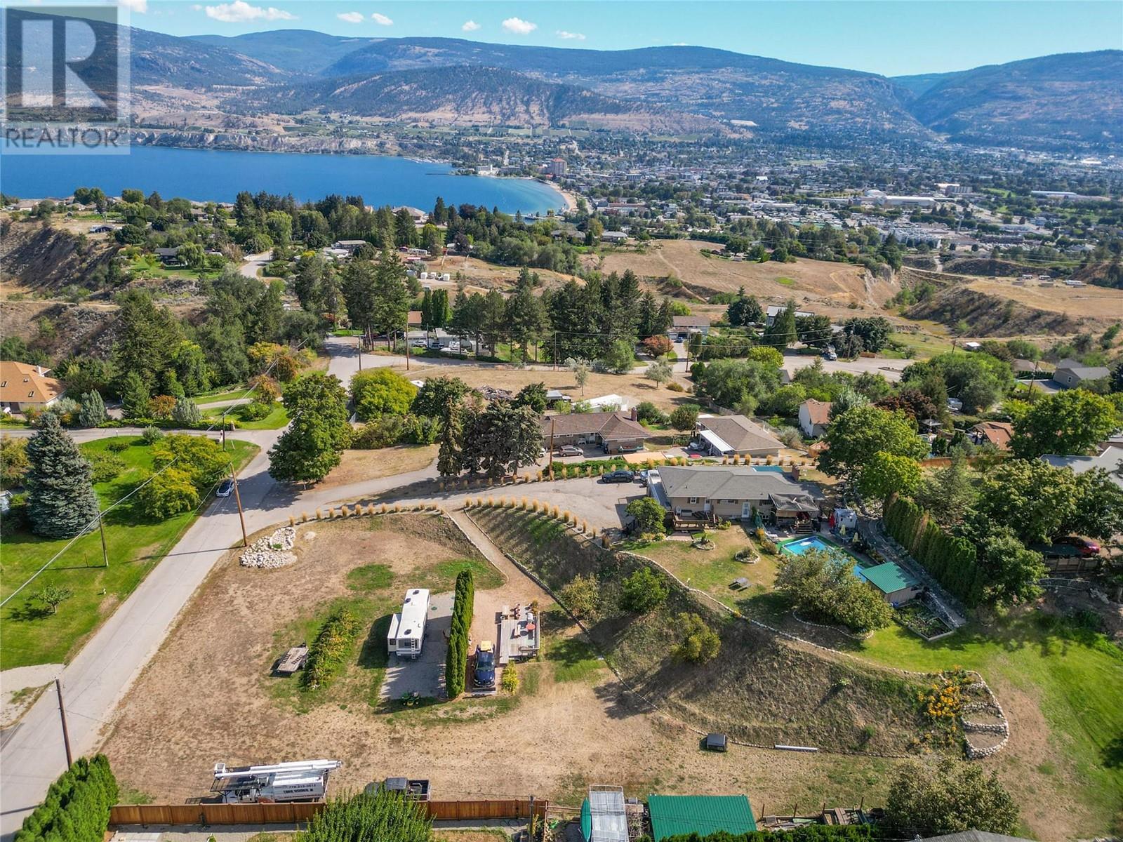 903 Newton Drive, Penticton, British Columbia  V2A 8Z4 - Photo 2 - 10340006