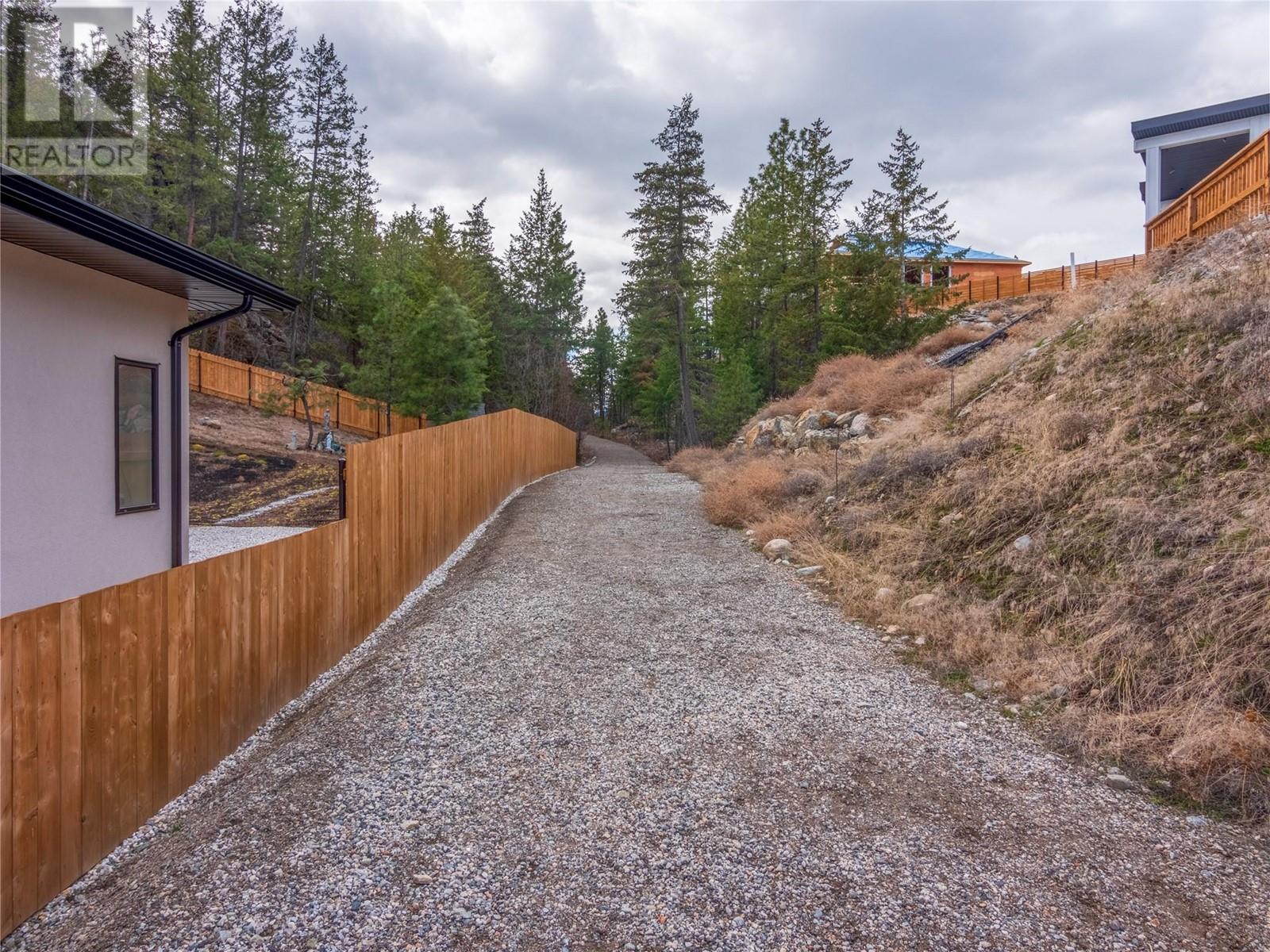 3255 Evergreen Drive, Penticton, British Columbia  V2A 0H9 - Photo 40 - 10340572