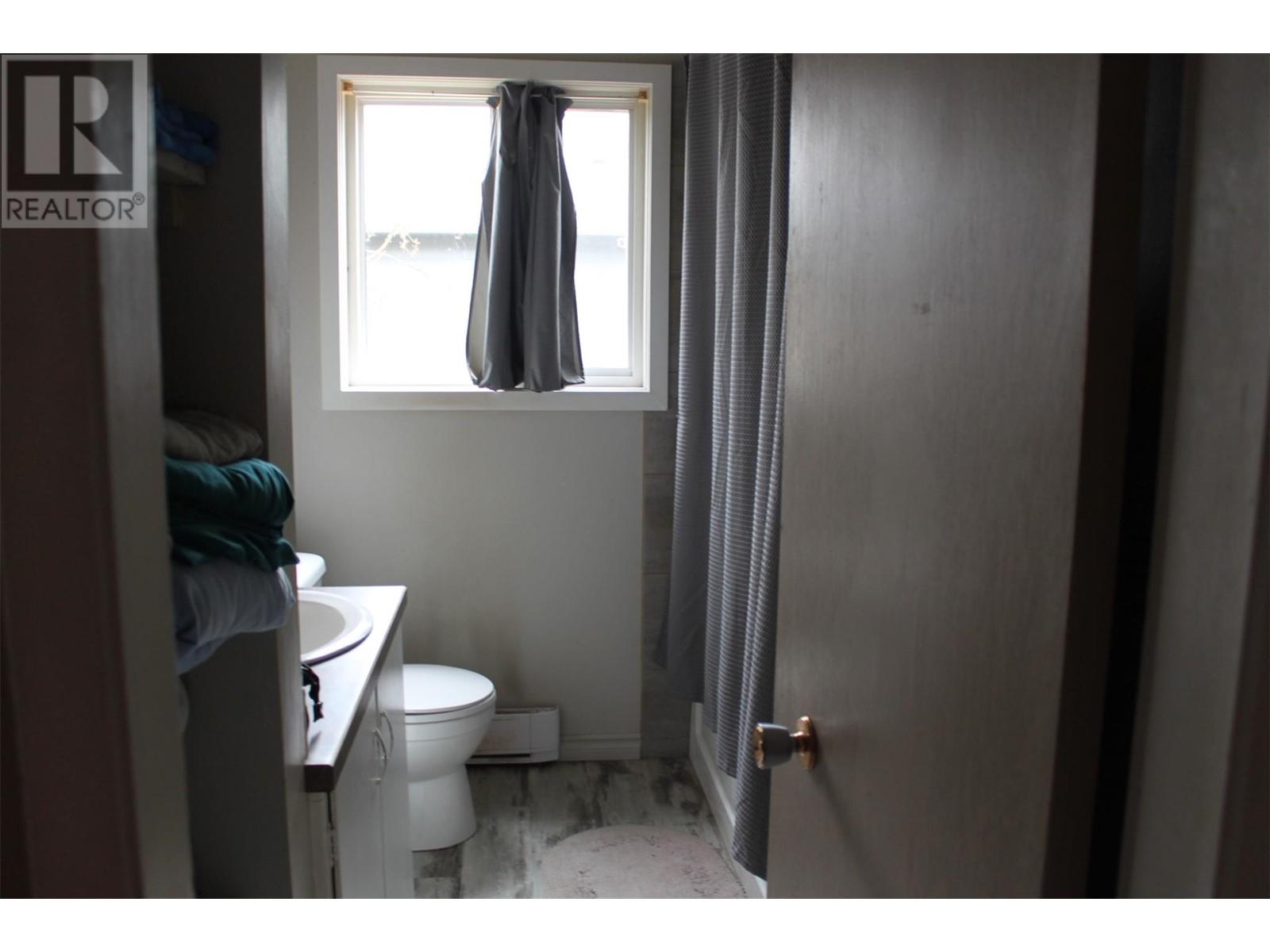 208 Nelson Avenue Unit# 1-4, Nakusp, British Columbia  V0G 1R0 - Photo 11 - 10341027