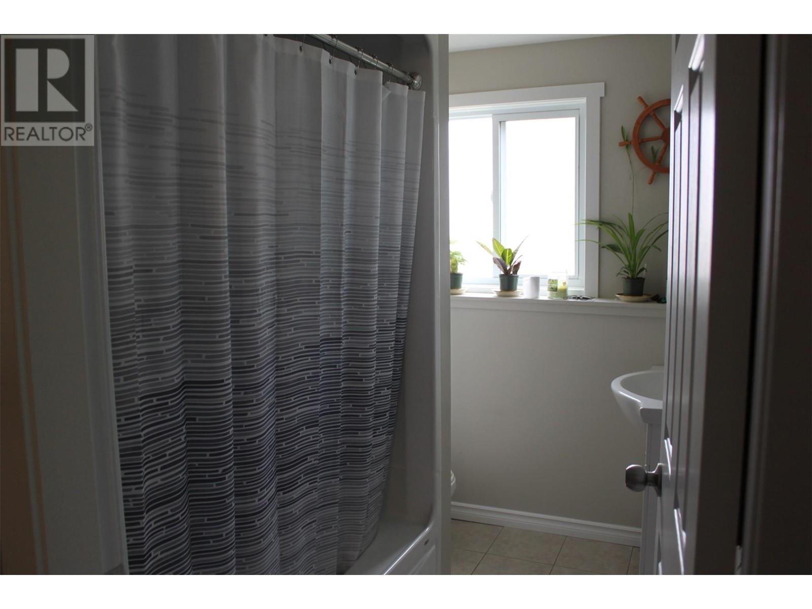 208 Nelson Avenue Unit# 1-4, Nakusp, British Columbia  V0G 1R0 - Photo 17 - 10341027