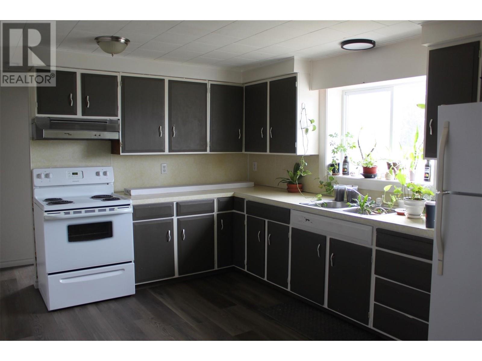 208 Nelson Avenue Unit# 1-4, Nakusp, British Columbia  V0G 1R0 - Photo 21 - 10341027