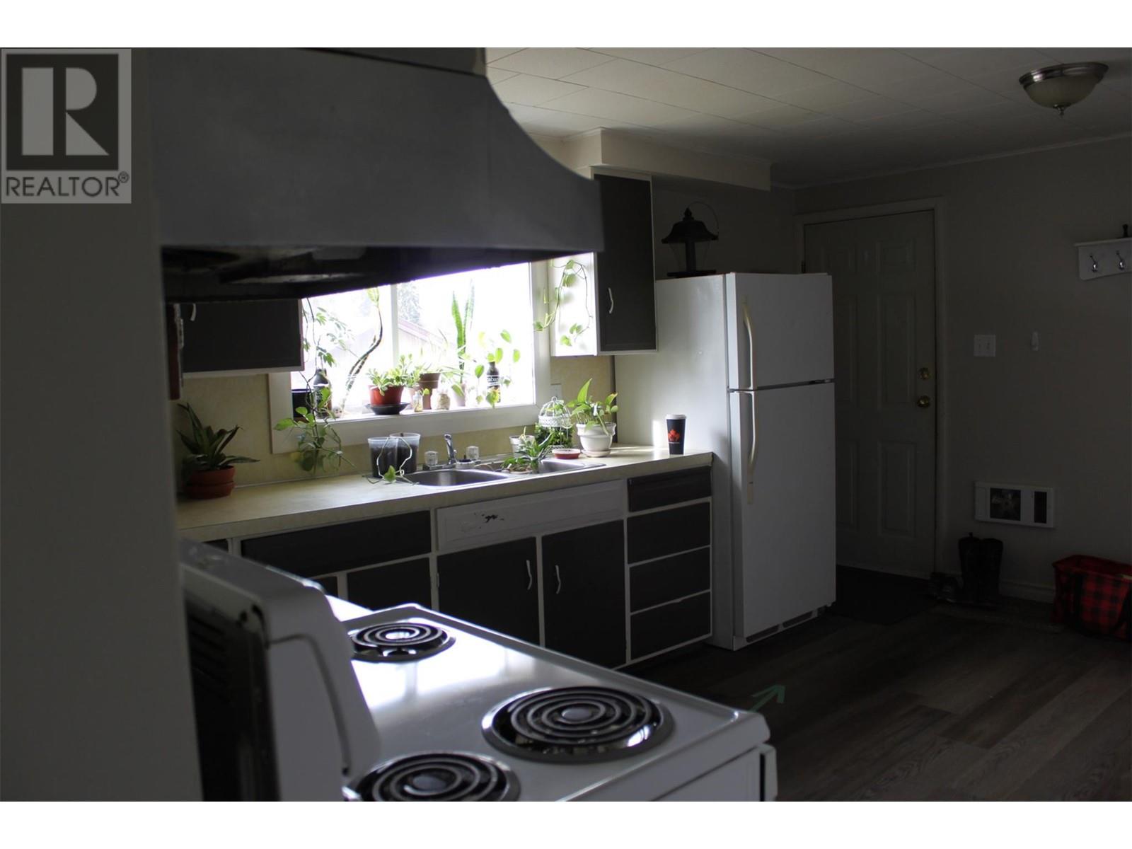 208 Nelson Avenue Unit# 1-4, Nakusp, British Columbia  V0G 1R0 - Photo 27 - 10341027