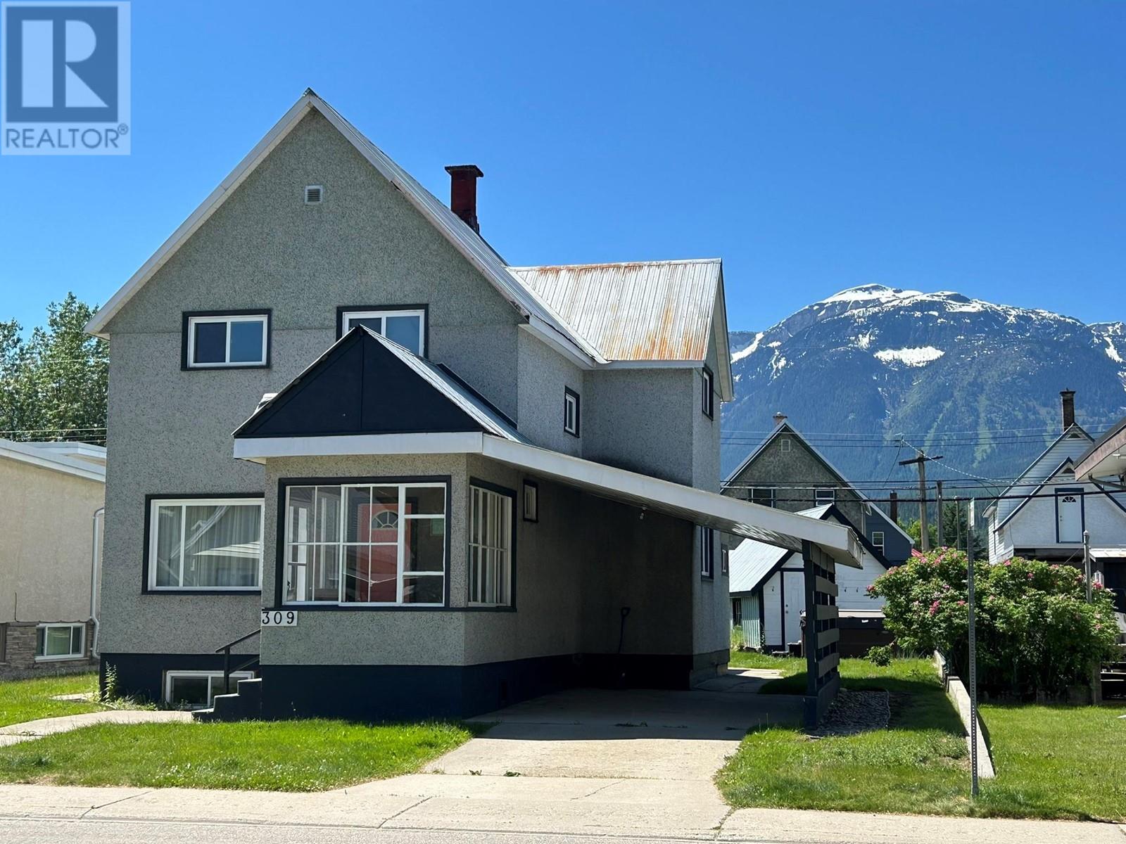 309 Third Street E, Revelstoke, British Columbia  V0E 2S0 - Photo 1 - 10338928