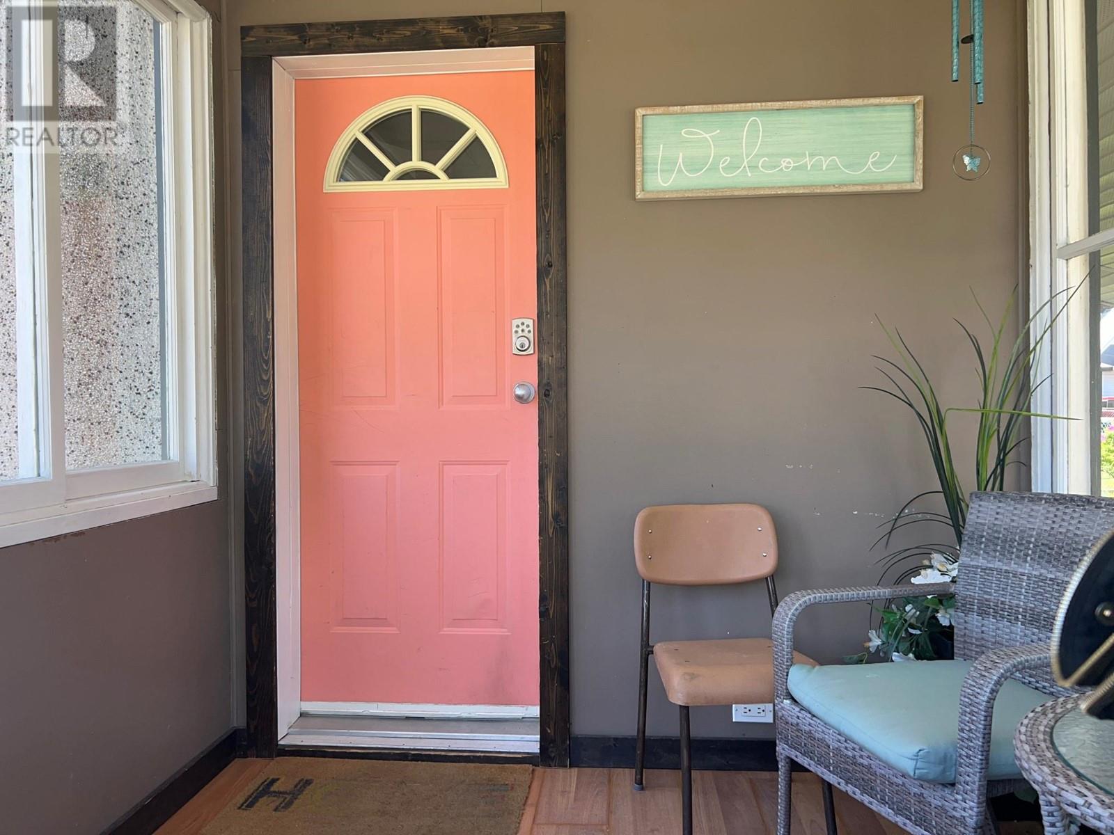 309 Third Street E, Revelstoke, British Columbia  V0E 2S0 - Photo 2 - 10338928