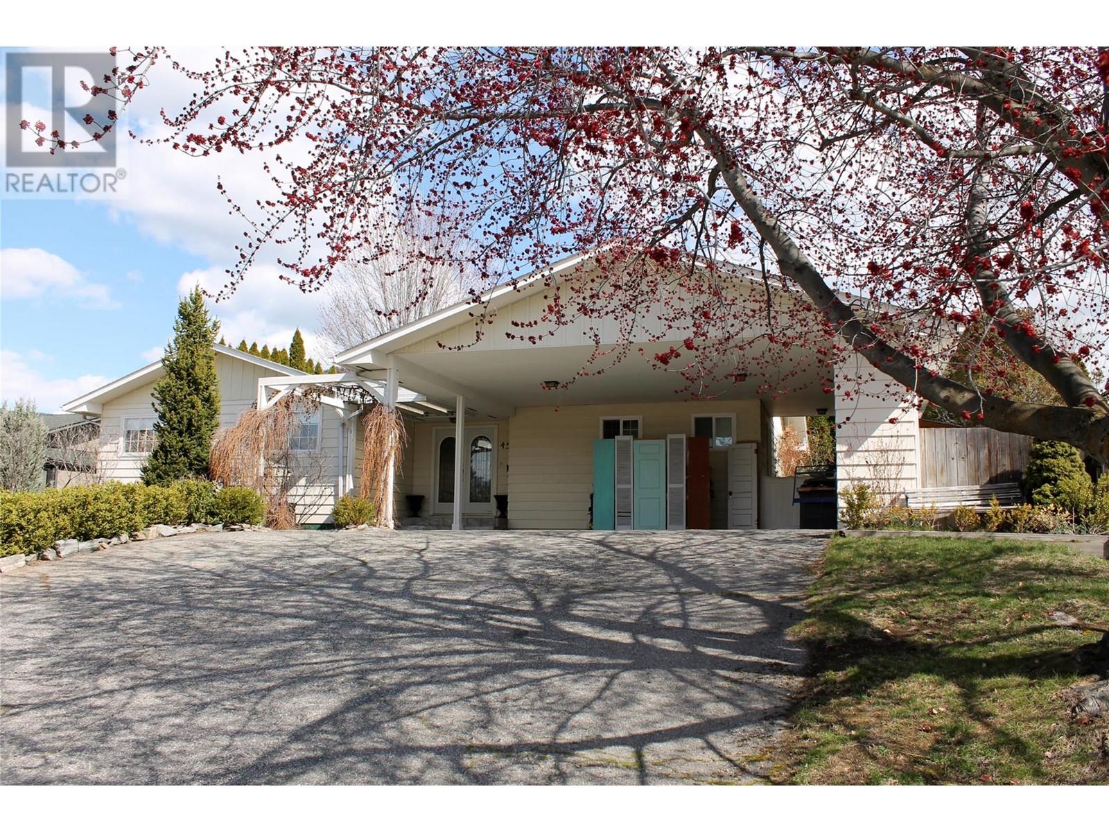 458 Alder Street, Penticton, British Columbia  V2A 6S6 - Photo 1 - 10341114