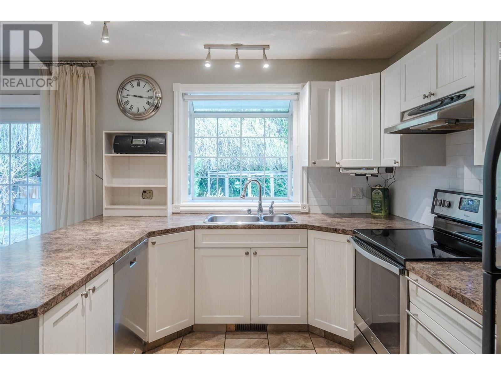 458 Alder Street, Penticton, British Columbia  V2A 6S6 - Photo 6 - 10341114
