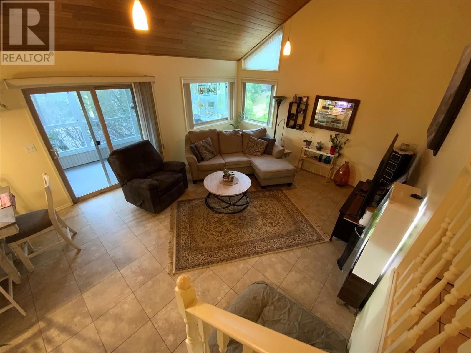 186 Dewdney Crescent, Penticton, British Columbia  V2A 7Z6 - Photo 3 - 10341188