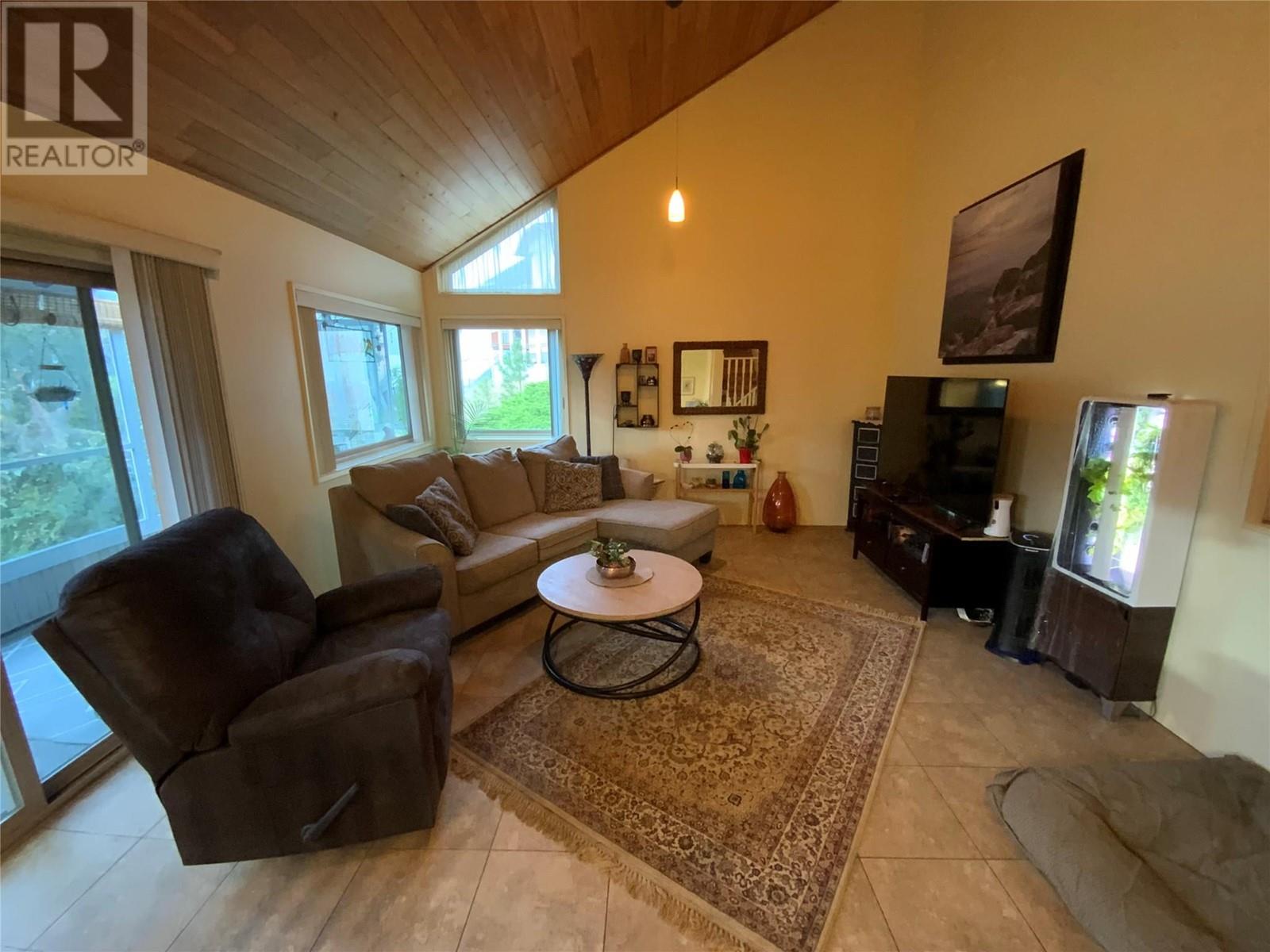 186 Dewdney Crescent, Penticton, British Columbia  V2A 7Z6 - Photo 4 - 10341188