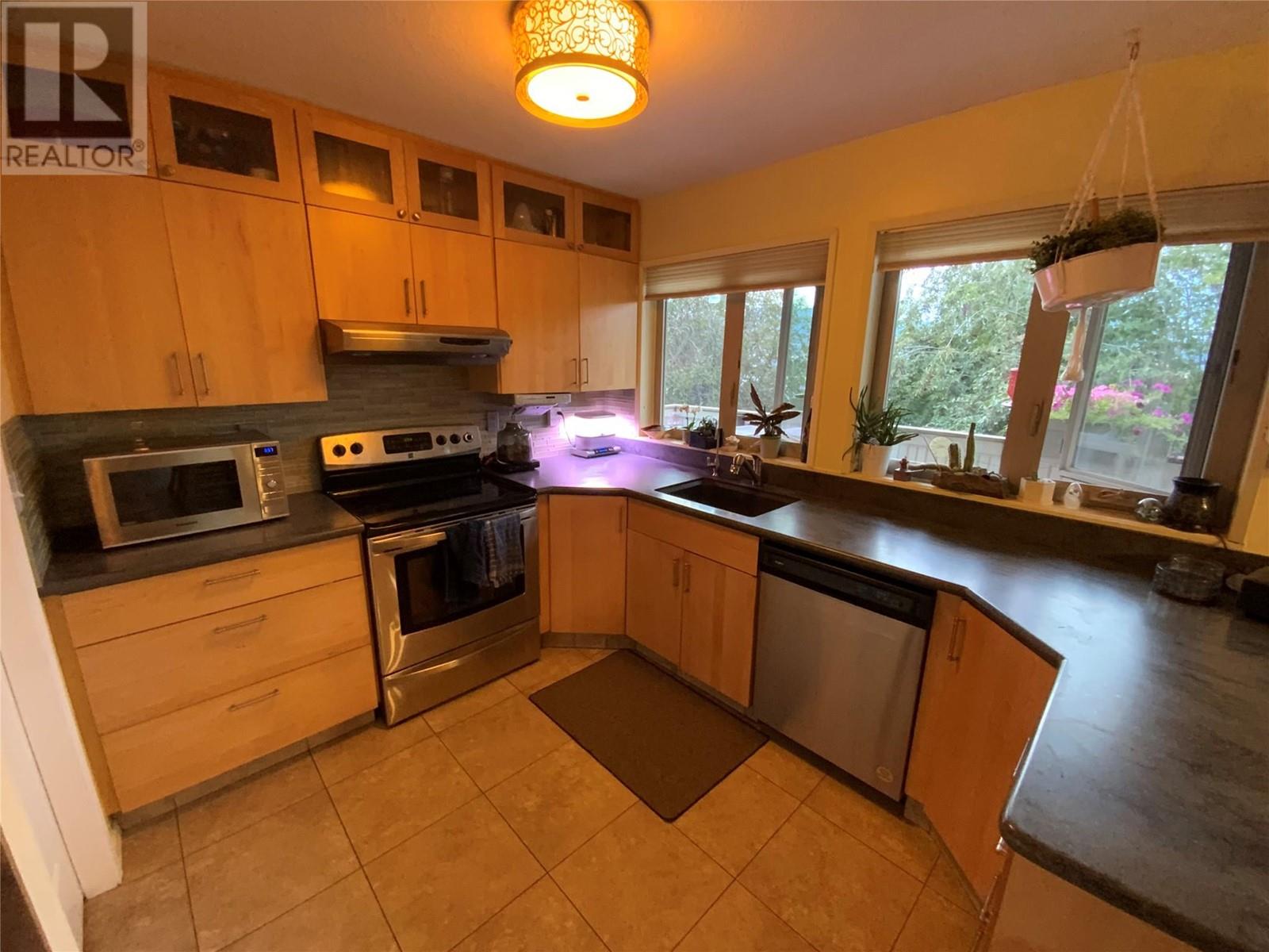 186 Dewdney Crescent, Penticton, British Columbia  V2A 7Z6 - Photo 6 - 10341188