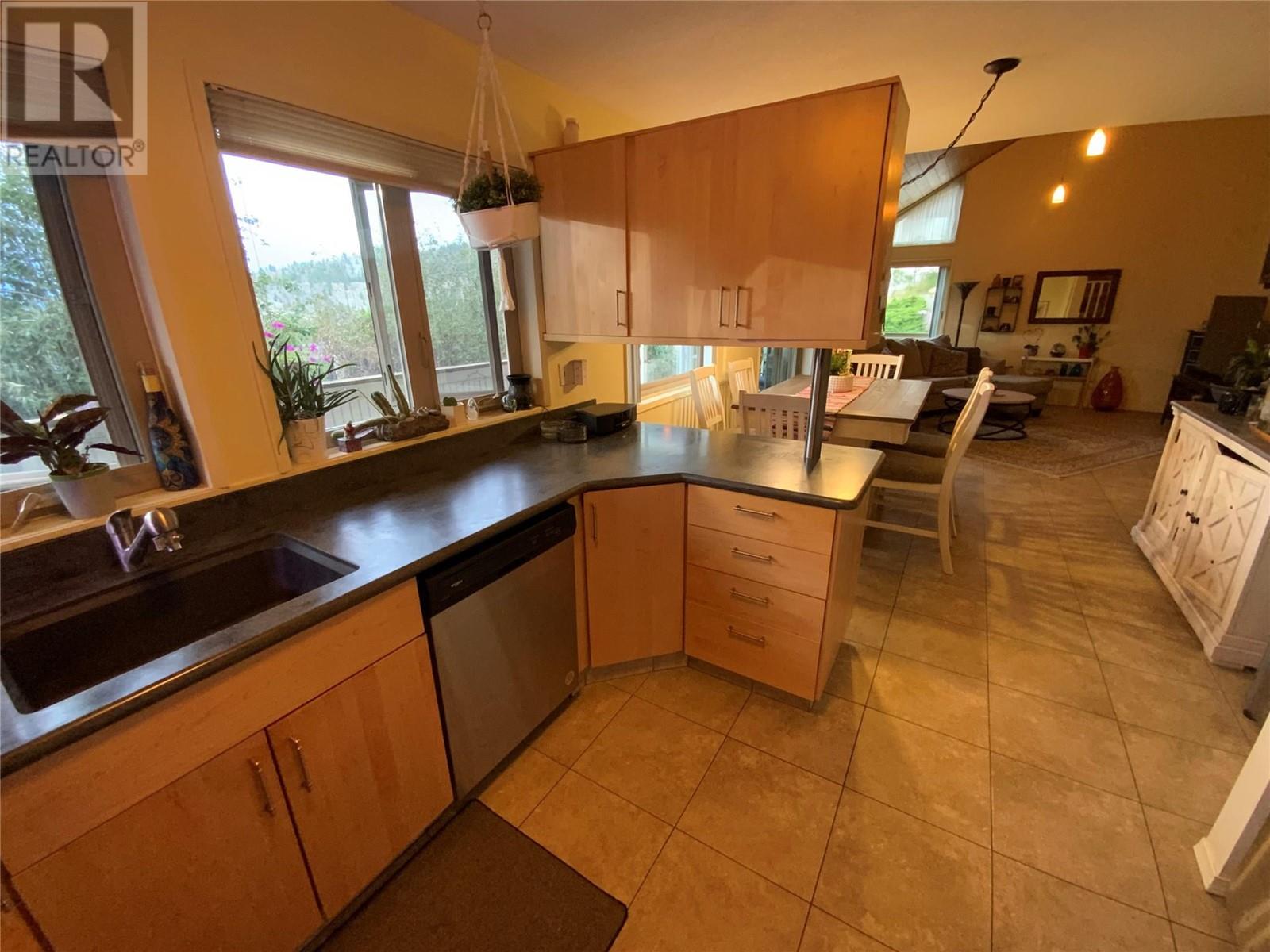 186 Dewdney Crescent, Penticton, British Columbia  V2A 7Z6 - Photo 7 - 10341188