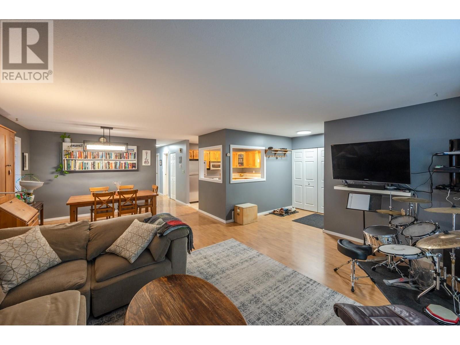 181 Wade Avenue W, Penticton, British Columbia  V2A 1T7 - Photo 4 - 10341196