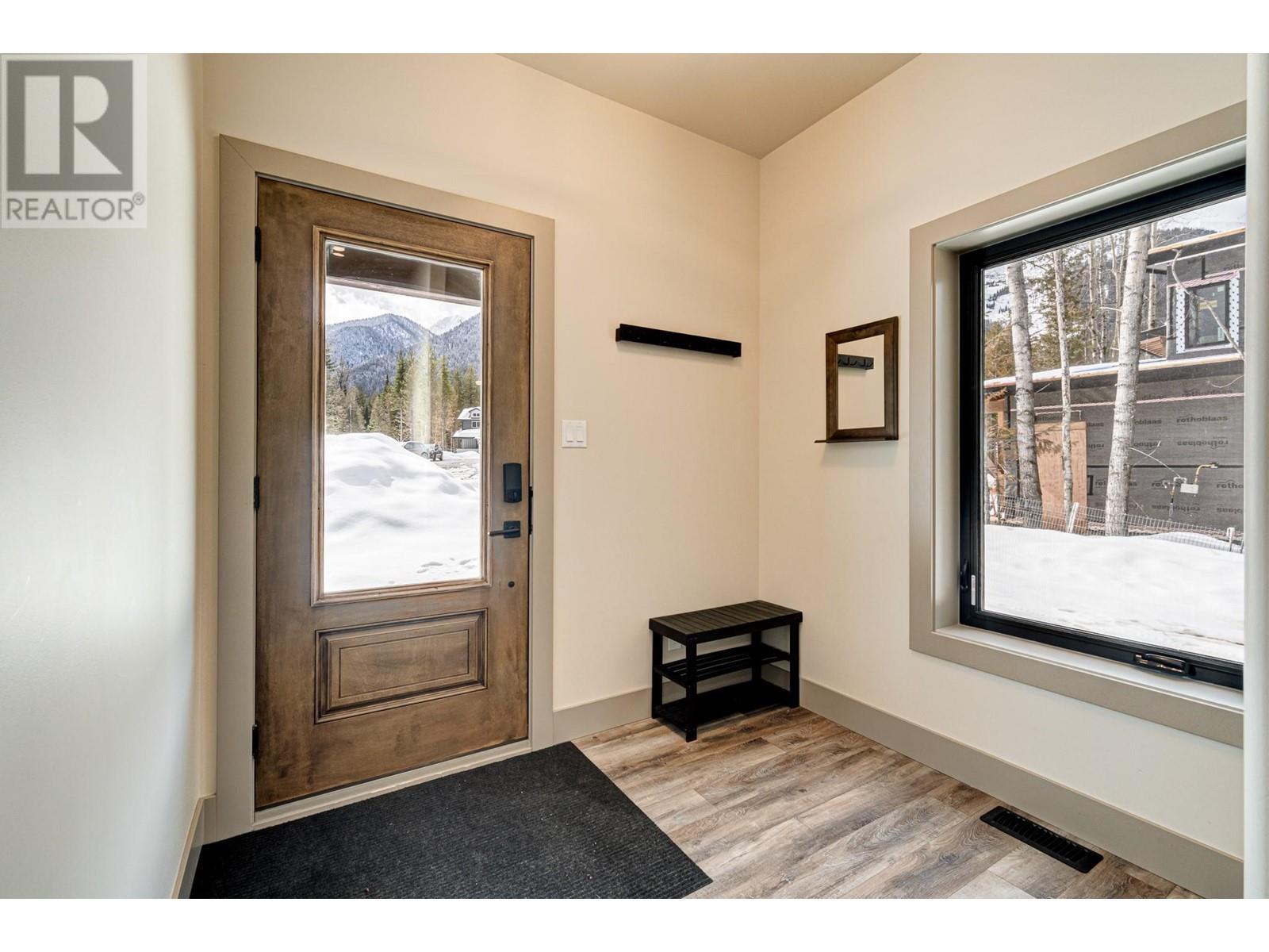 5545 Currie Bowl Way, Fernie, British Columbia  V0B 1M6 - Photo 3 - 10340544