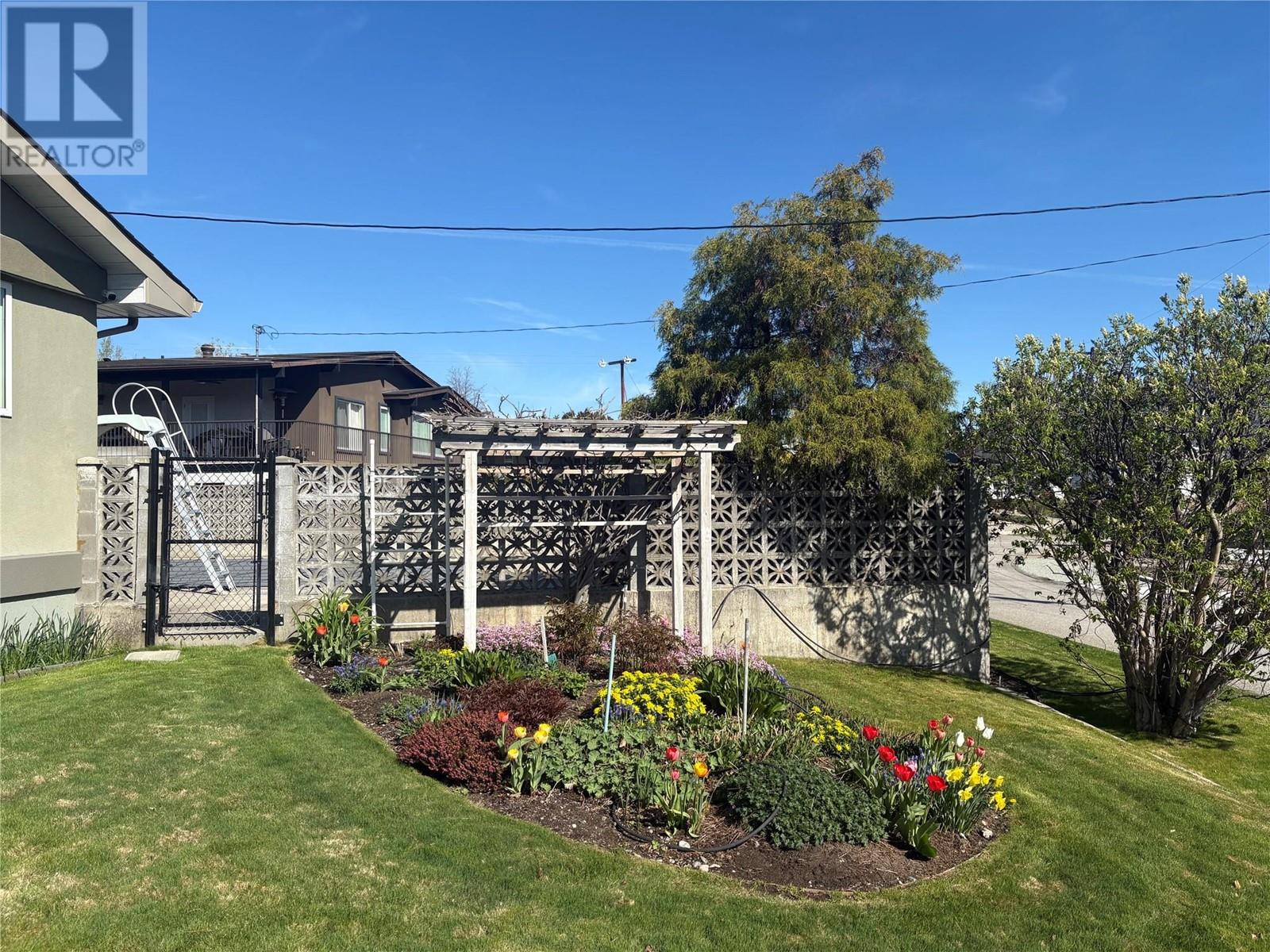 2 Quail Place, Osoyoos, British Columbia  V0H 1V1 - Photo 2 - 10340870