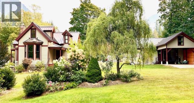 305 Bellevue Street, New Denver, British Columbia  V0G 1S0 - Photo 2 - 10341555