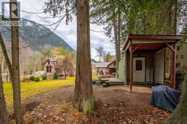 305 Bellevue Street, New Denver, British Columbia  V0G 1S0 - Photo 23 - 10341555