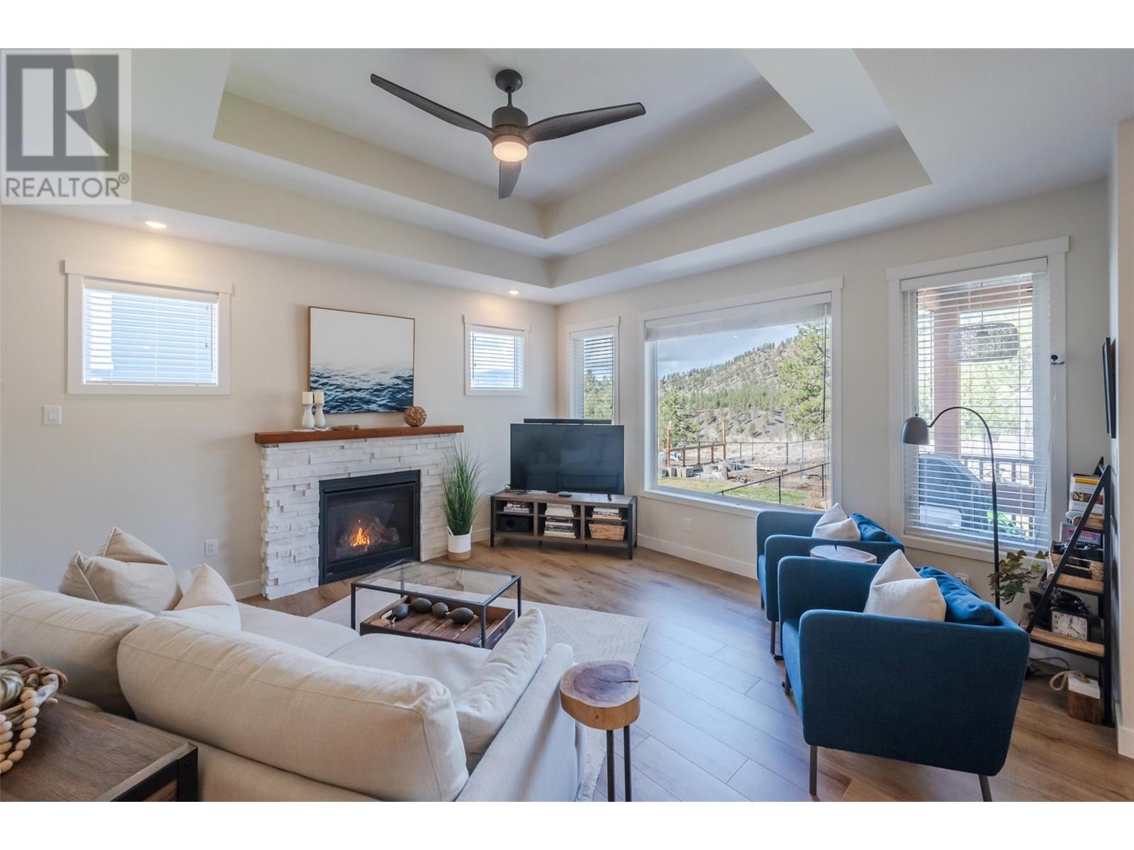 2101 Lawrence Avenue, Penticton, British Columbia  V2A 9G6 - Photo 2 - 10341611