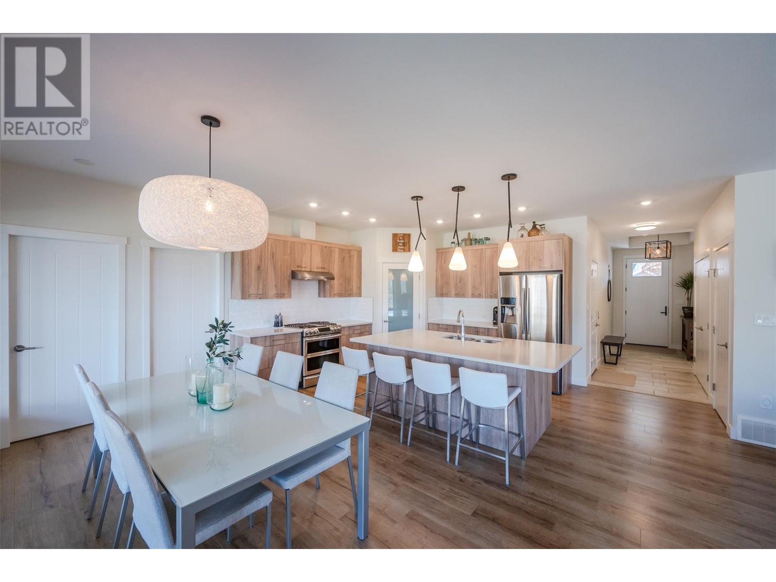 2101 Lawrence Avenue, Penticton, British Columbia  V2A 9G6 - Photo 3 - 10341611