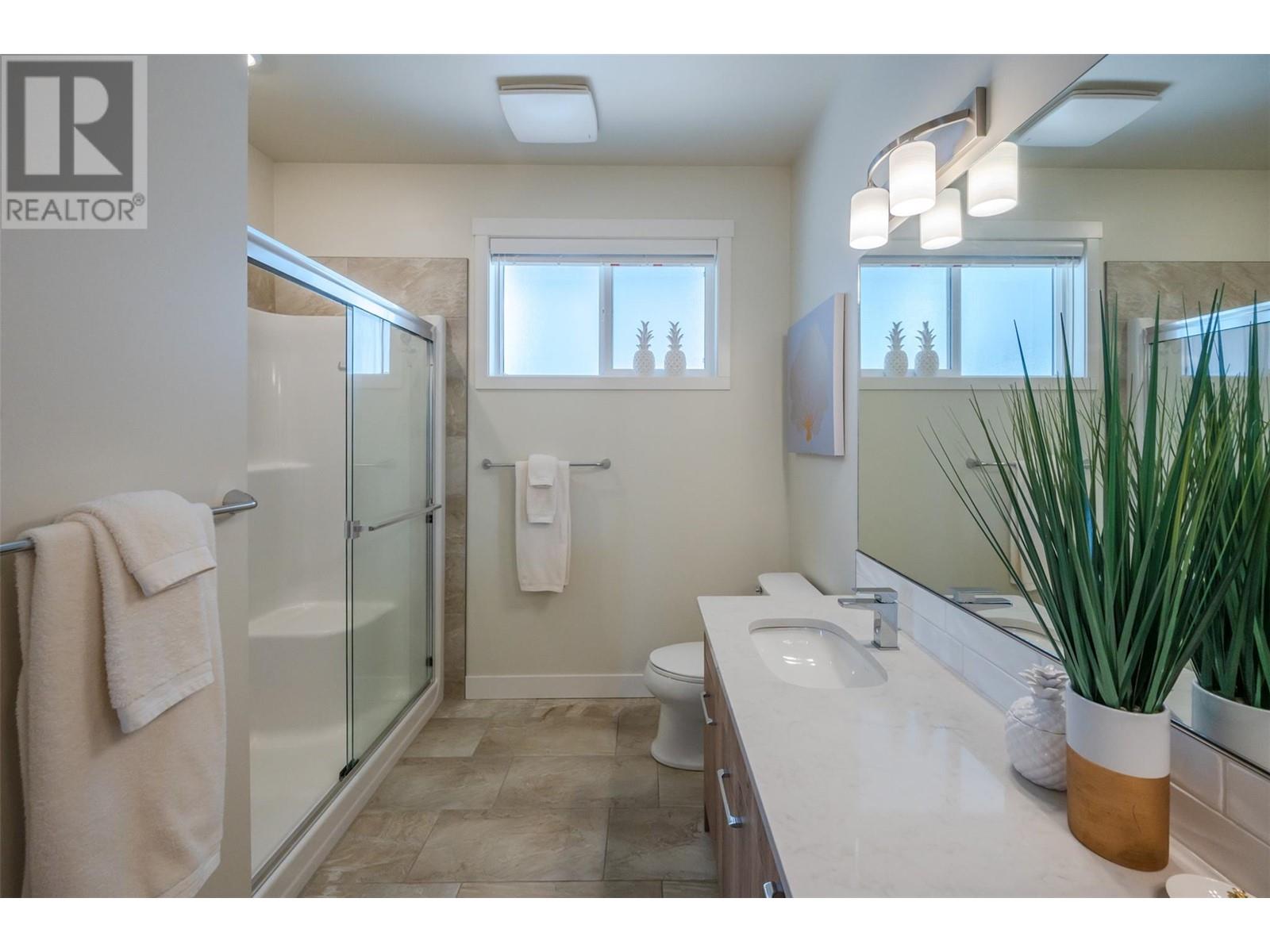 2101 Lawrence Avenue, Penticton, British Columbia  V2A 9G6 - Photo 32 - 10341611