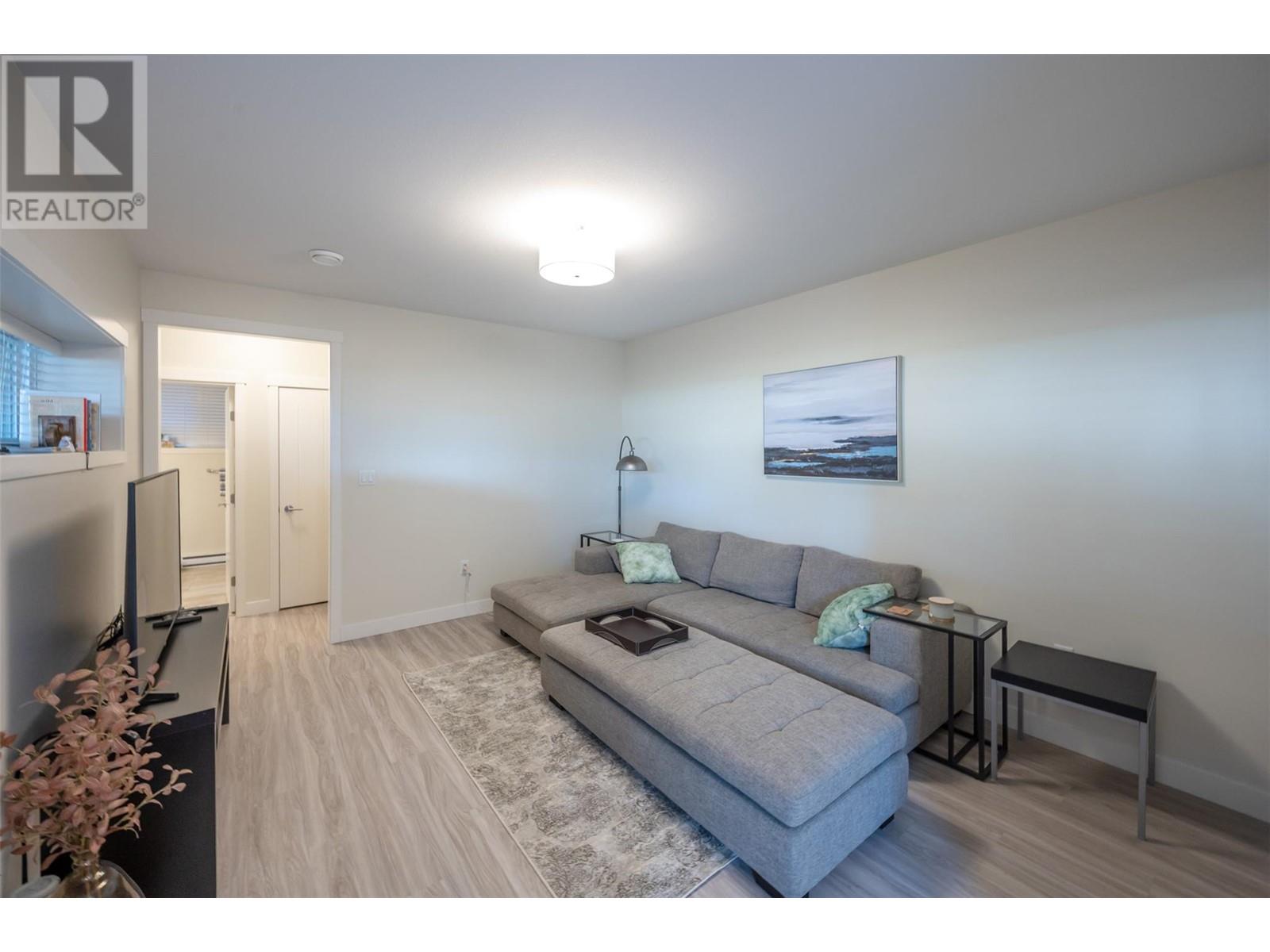 2101 Lawrence Avenue, Penticton, British Columbia  V2A 9G6 - Photo 76 - 10341611