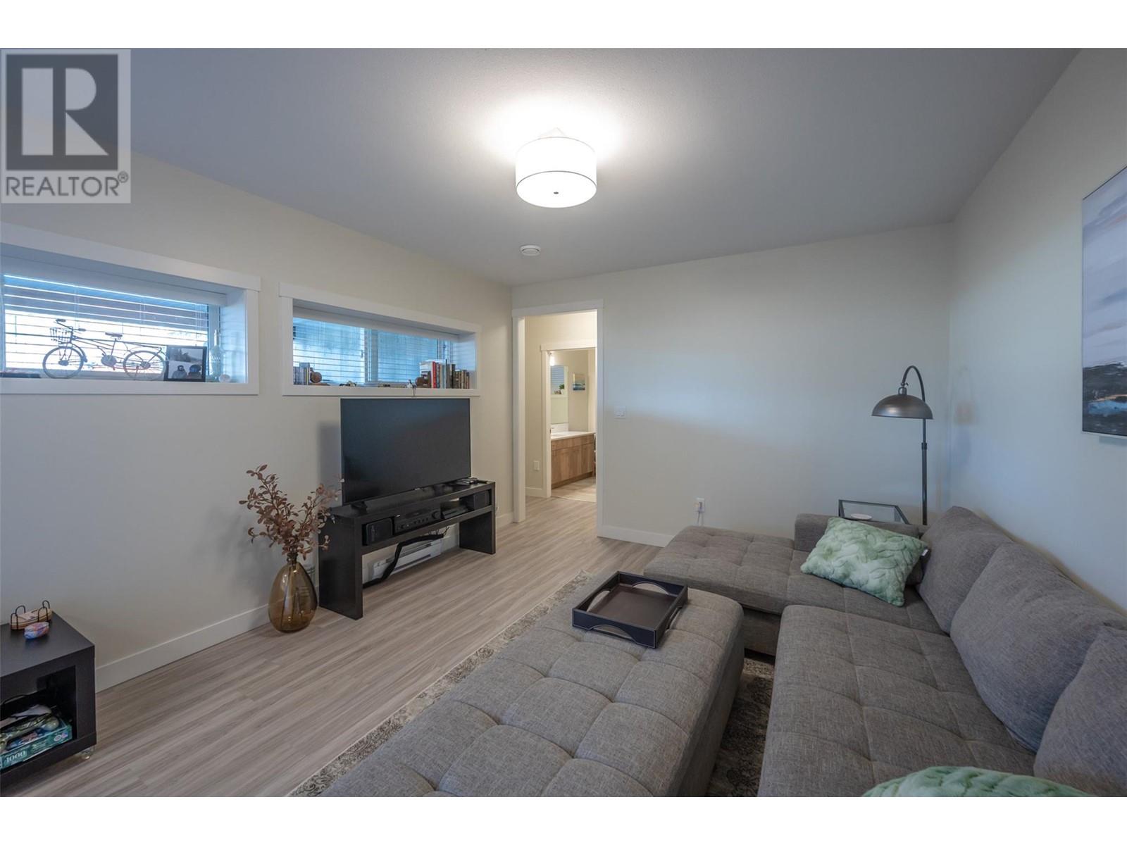 2101 Lawrence Avenue, Penticton, British Columbia  V2A 9G6 - Photo 77 - 10341611