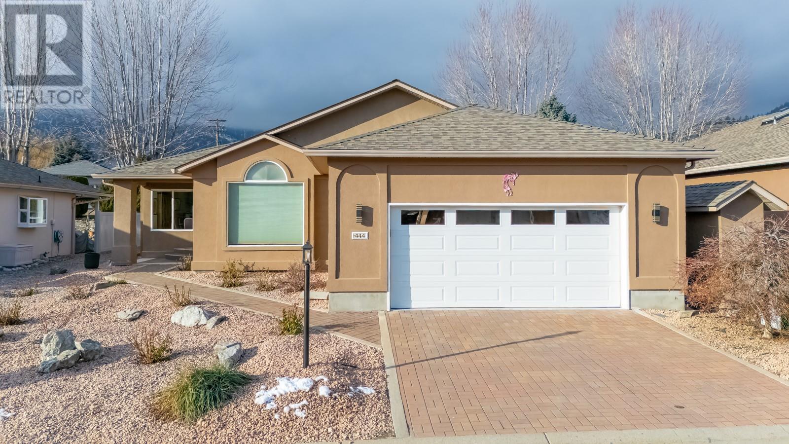 444 Ridge Place, Penticton, British Columbia  V2A 8N7 - Photo 2 - 10341653