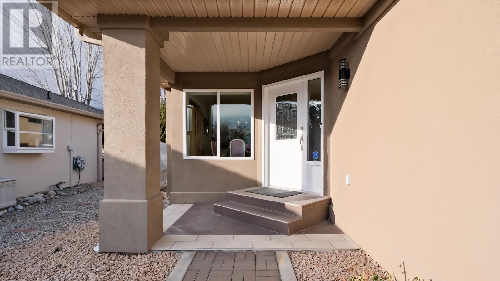 444 Ridge Place, Penticton, British Columbia  V2A 8N7 - Photo 4 - 10341653