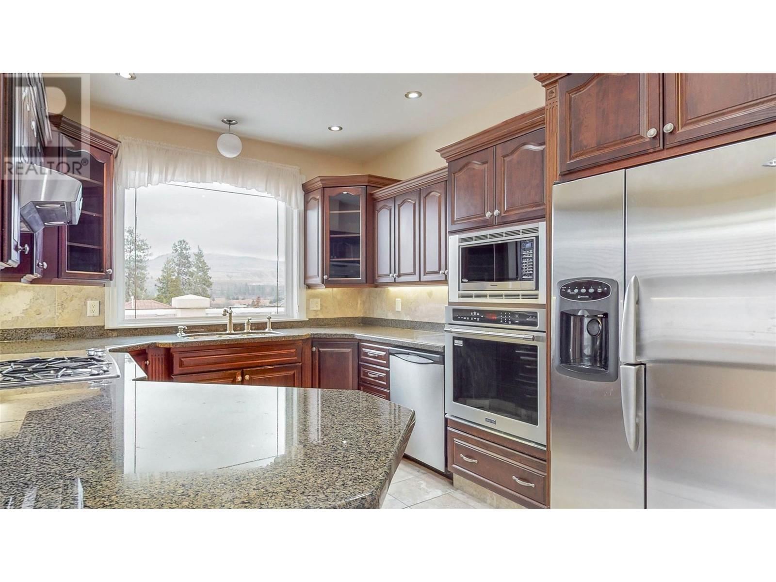6812 Cabernet Place, Oliver, British Columbia  V0H 1T4 - Photo 6 - 10341580