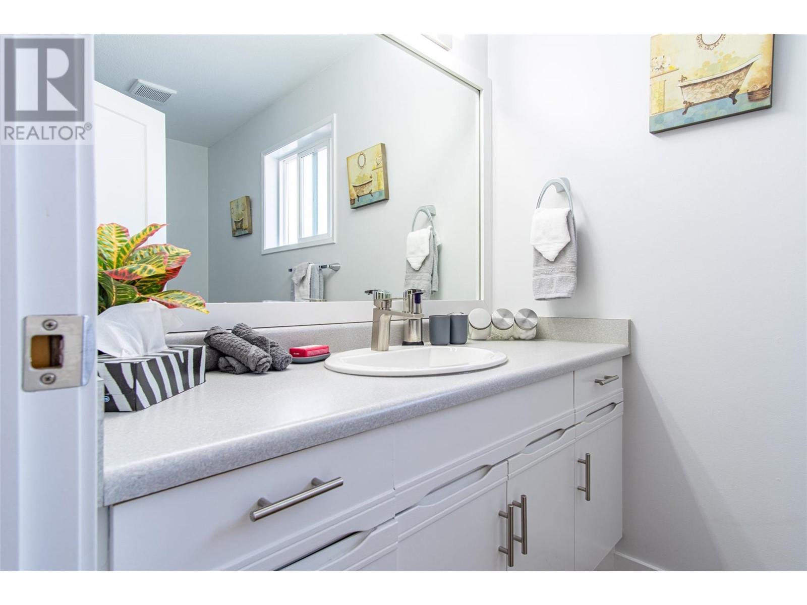 678 Wade Avenue Unit# 102, Penticton, British Columbia  V2A 6X7 - Photo 4 - 10341786