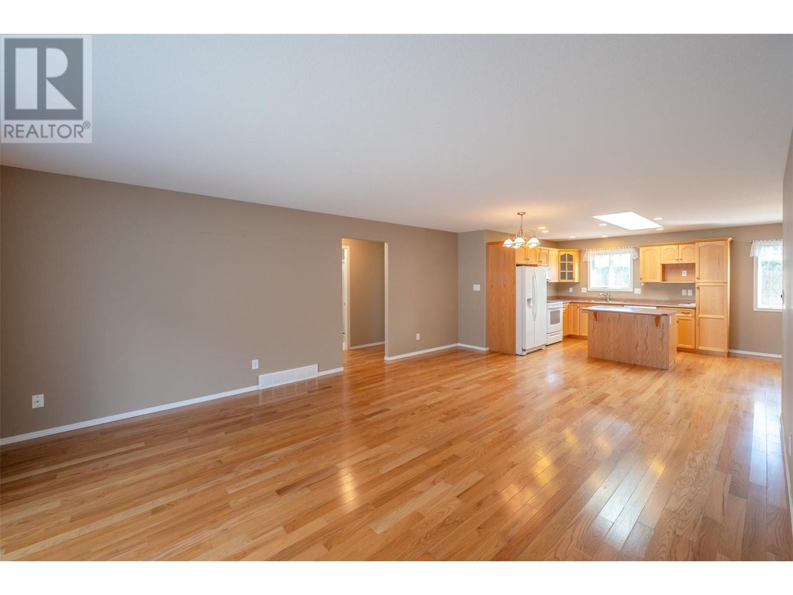 612 Red Wing Drive, Penticton, British Columbia  V2A 8N7 - Photo 6 - 10341800
