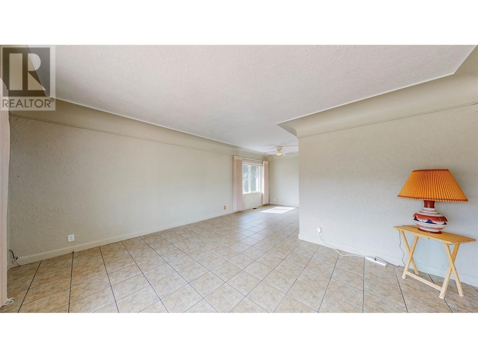 5944 Nicola Street, Oliver, British Columbia  V0H 1T0 - Photo 5 - 10341614