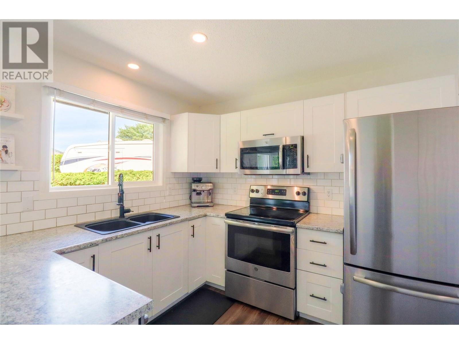 158 Parmley Place, Penticton, British Columbia  V2A 7G4 - Photo 6 - 10341546