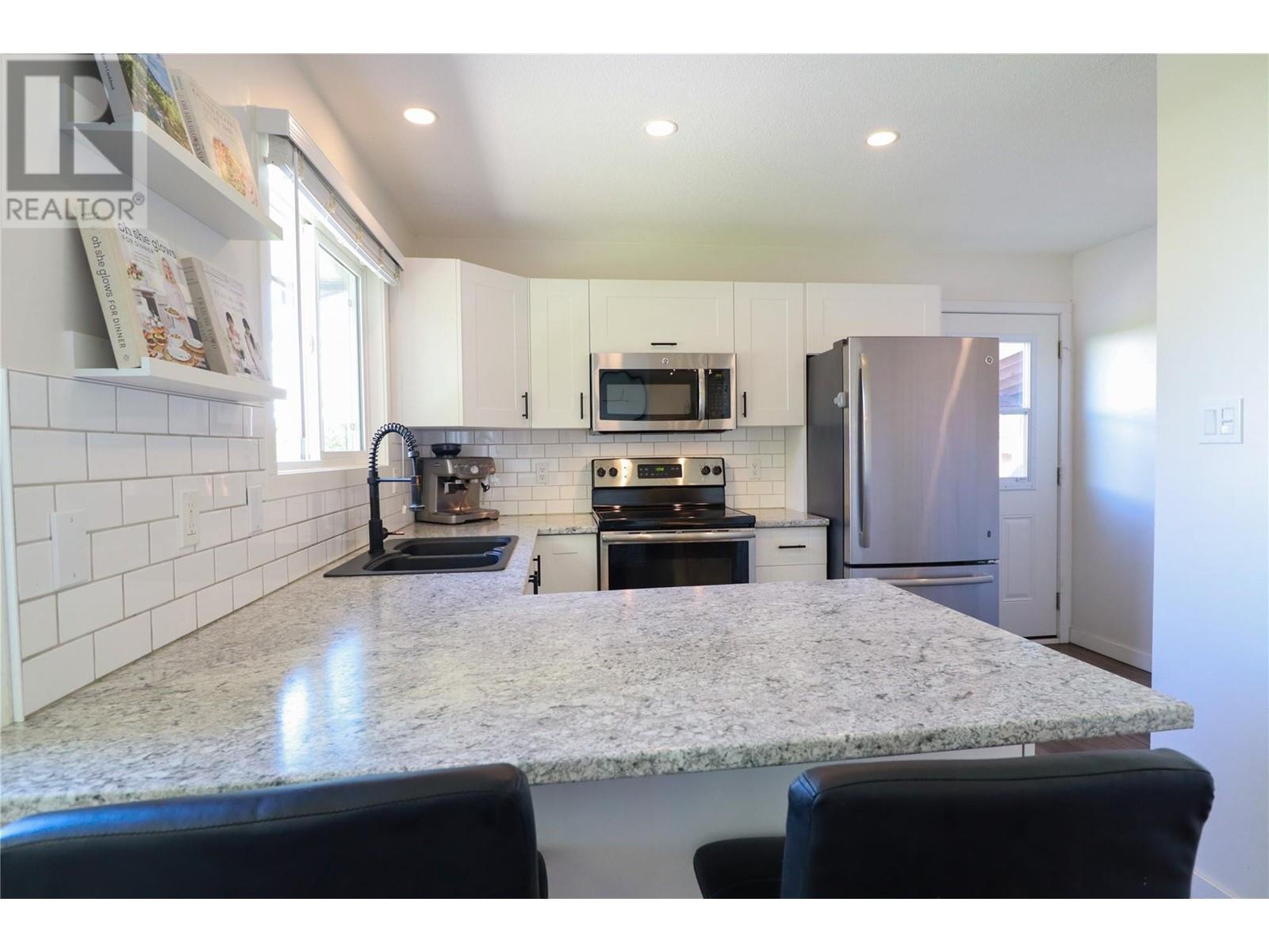 158 Parmley Place, Penticton, British Columbia  V2A 7G4 - Photo 7 - 10341546