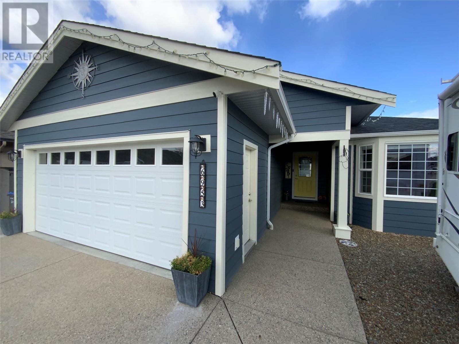 6953 Chardonnay Place, Penticton, British Columbia  V0H 1T4 - Photo 2 - 10341972