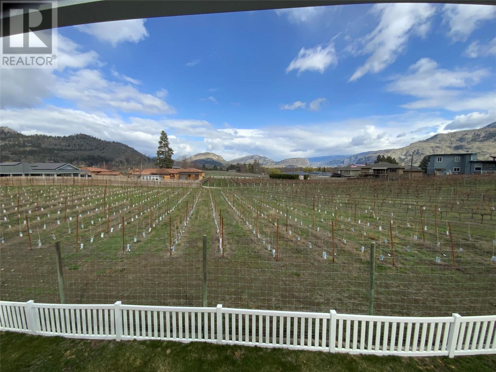 6953 Chardonnay Place, Penticton, British Columbia  V0H 1T4 - Photo 5 - 10341972