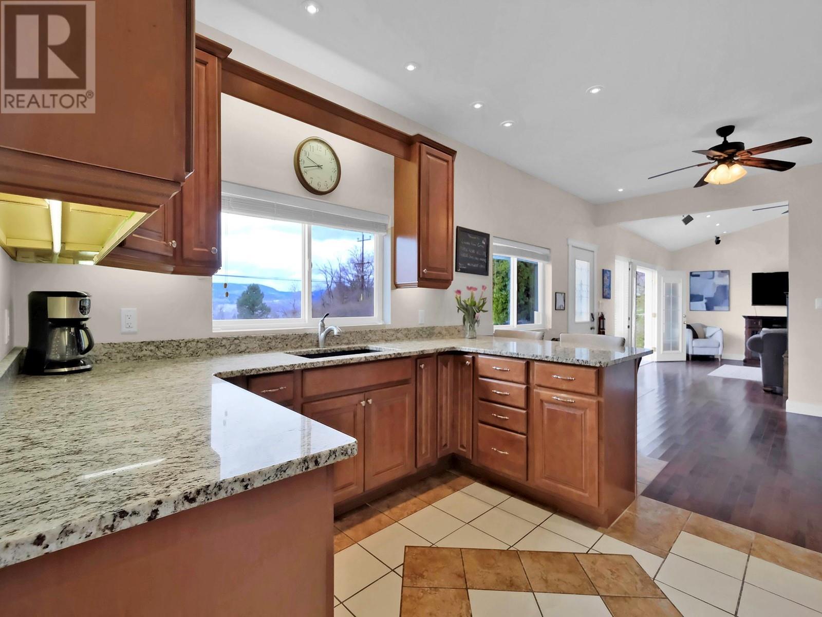 2070 Naramata Road, Penticton, British Columbia  V2A 8T9 - Photo 10 - 10341610