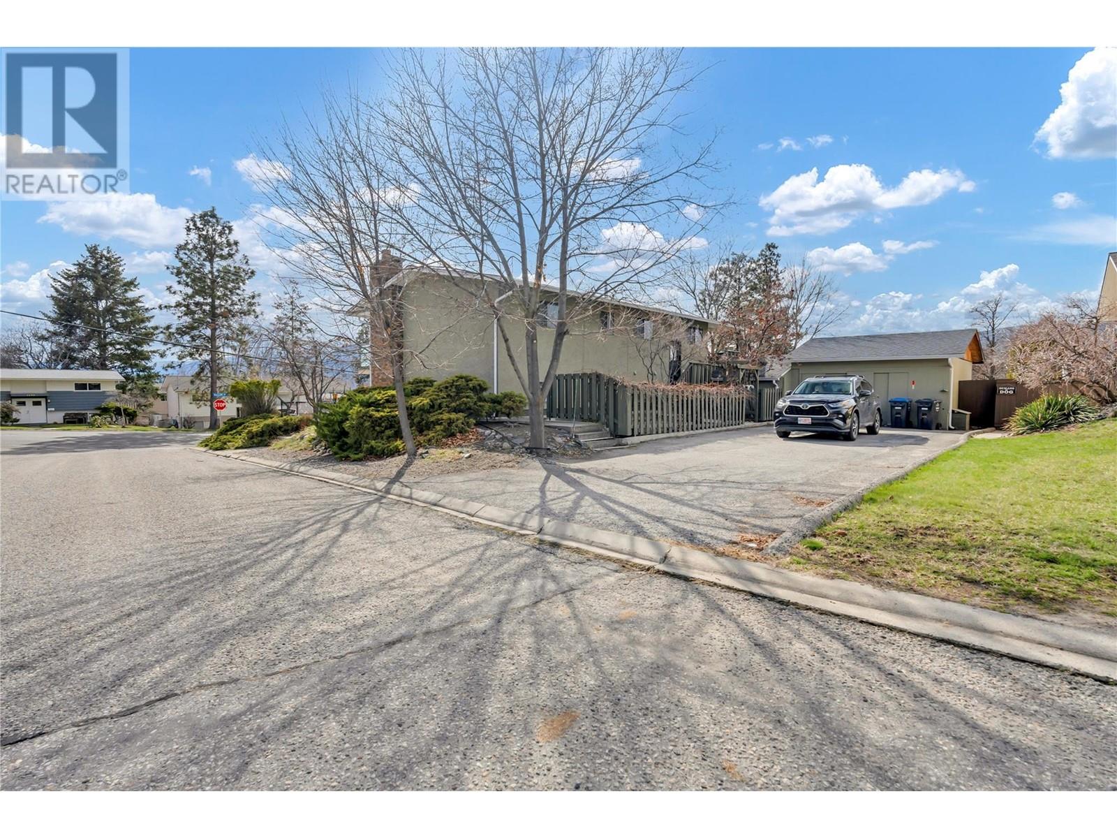 1385 Maccleave Avenue, Penticton, British Columbia  V2A 3E4 - Photo 3 - 10340799