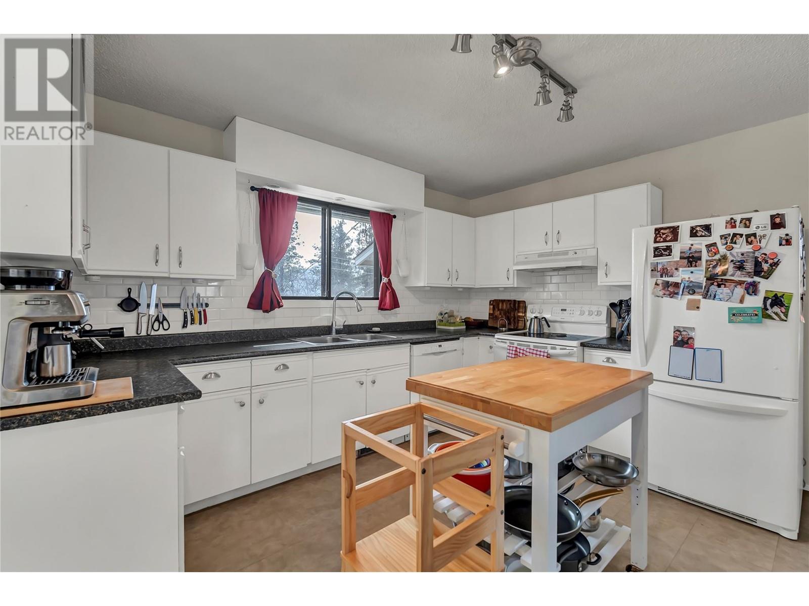 1385 Maccleave Avenue, Penticton, British Columbia  V2A 3E4 - Photo 4 - 10340799