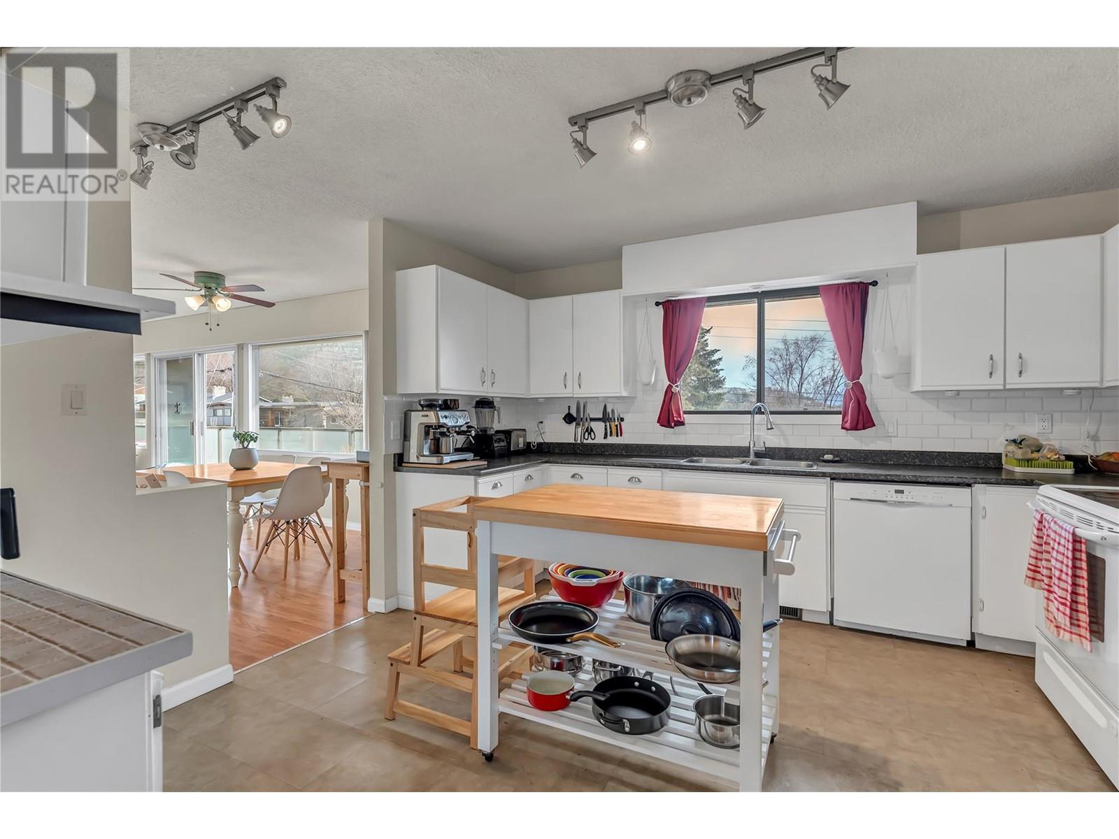 1385 Maccleave Avenue, Penticton, British Columbia  V2A 3E4 - Photo 5 - 10340799