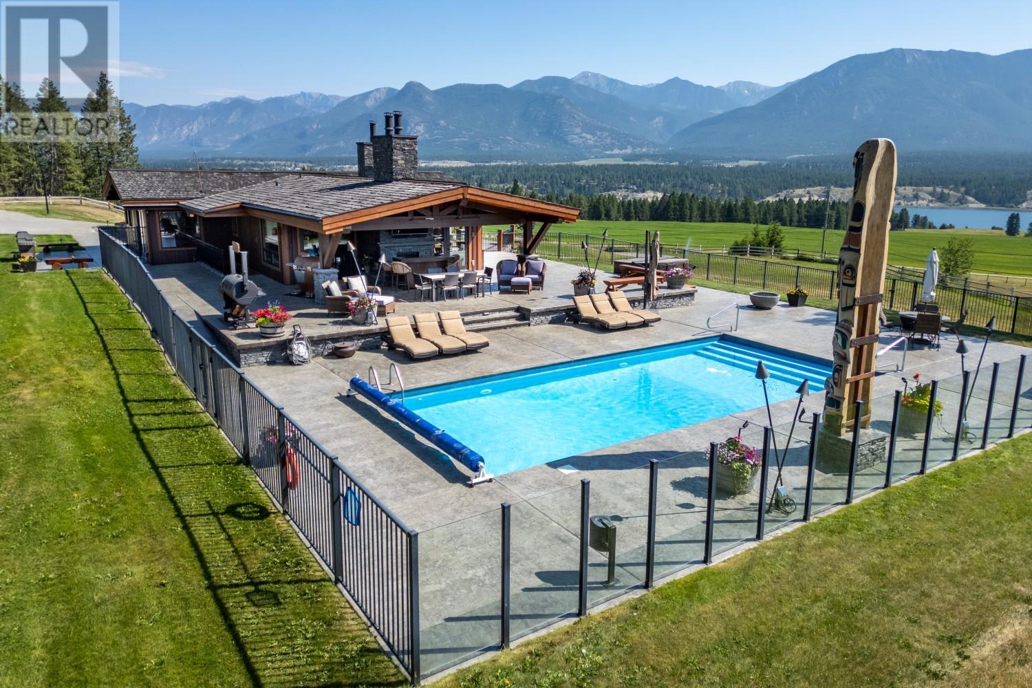 2175 Westside Road, Invermere, British Columbia  V0A 1K0 - Photo 2 - 10341738