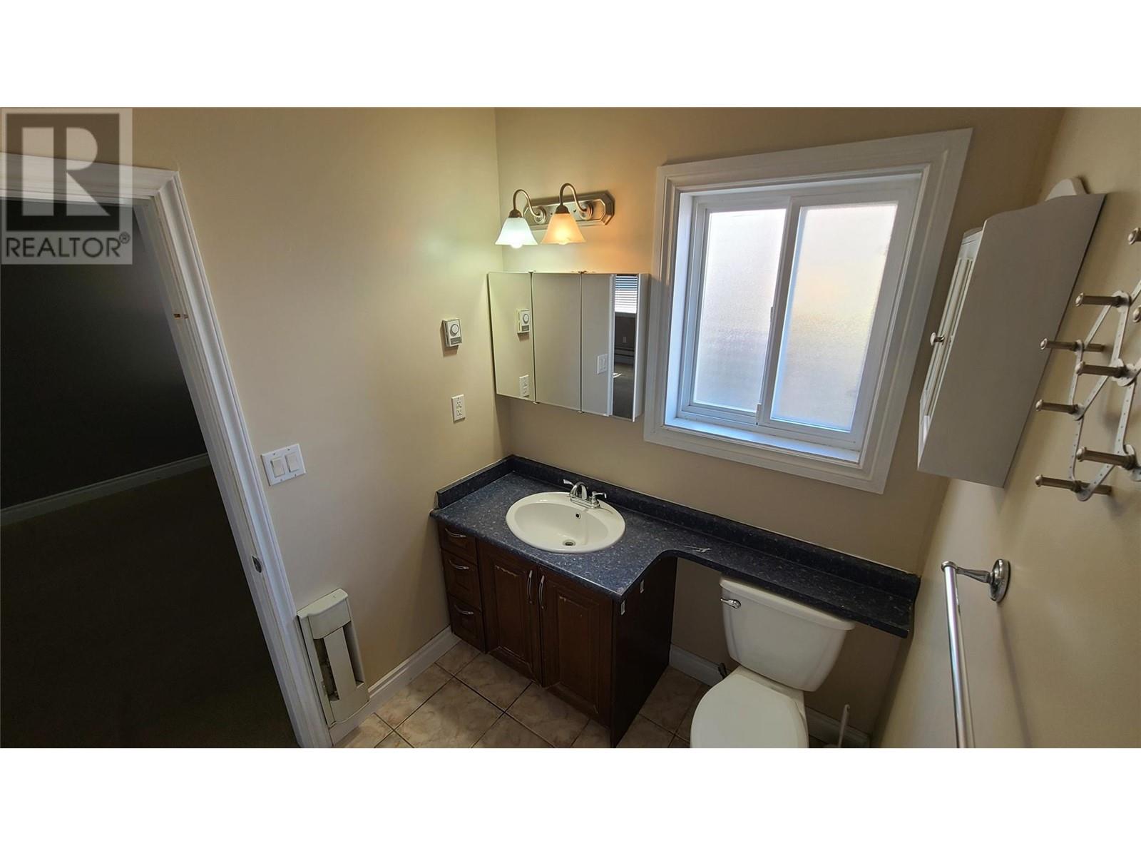 6056 Spartan Street, Oliver, British Columbia  V0H 1T0 - Photo 10 - 10342054