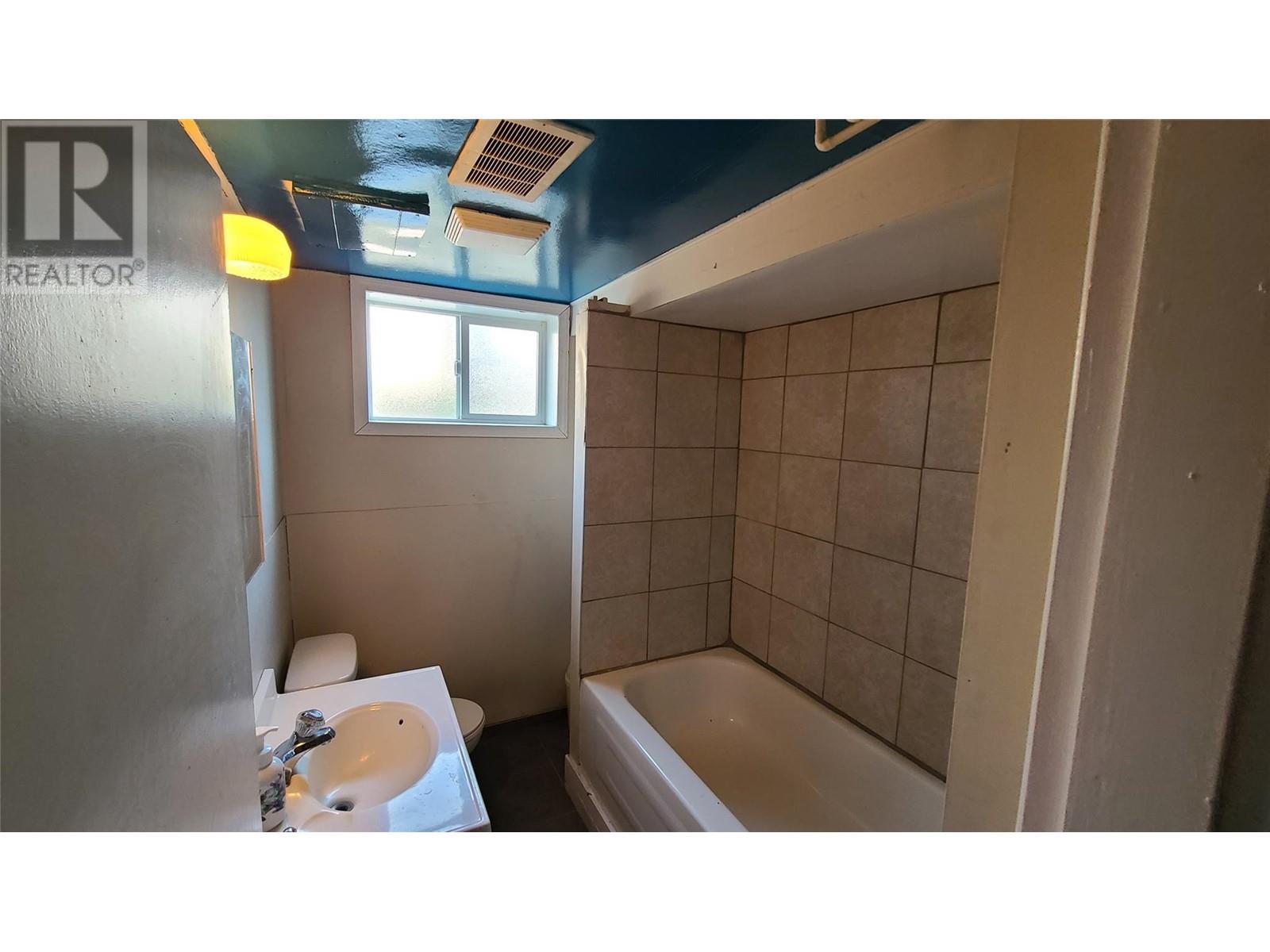 6056 Spartan Street, Oliver, British Columbia  V0H 1T0 - Photo 15 - 10342054